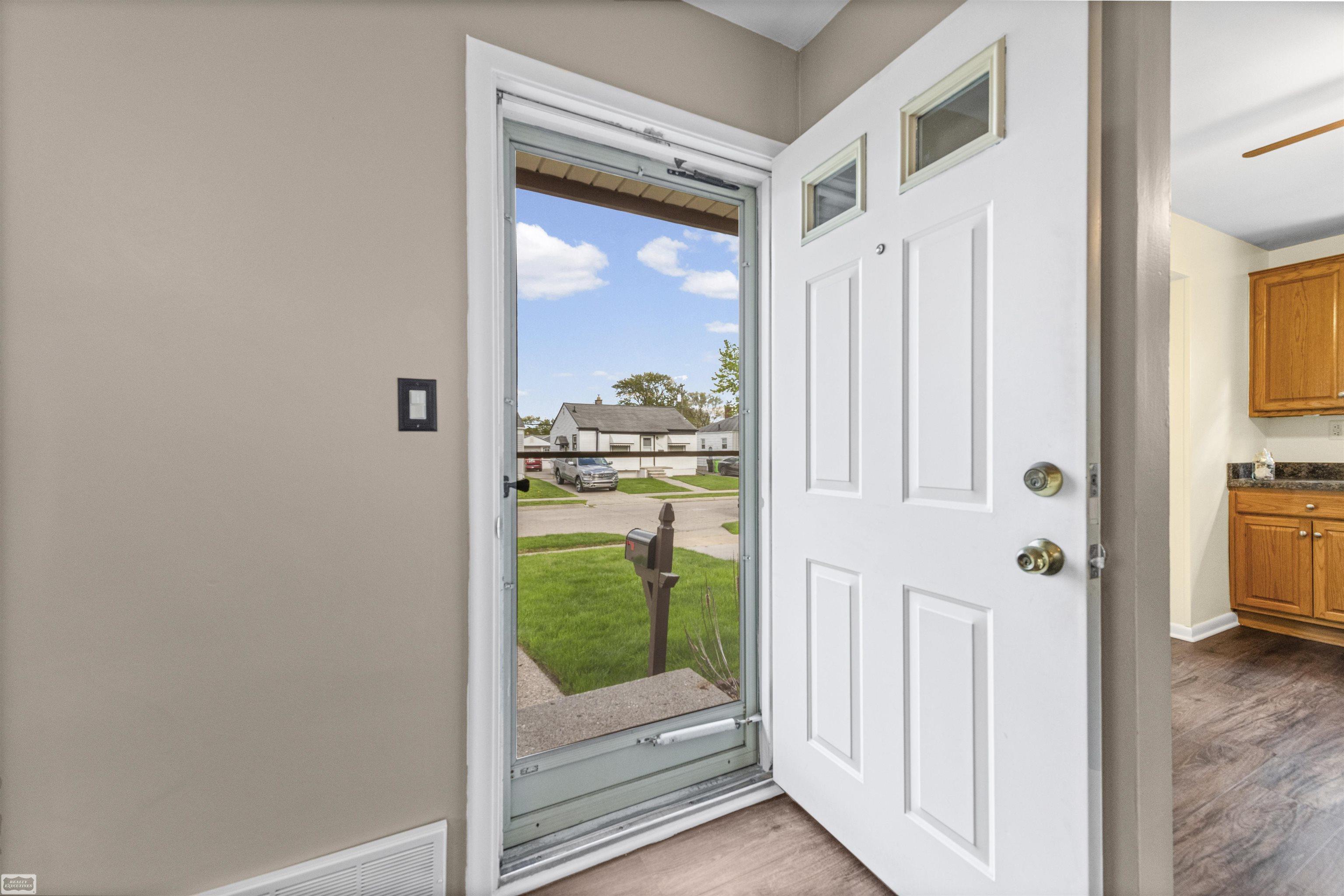 25263 Leach Streets, Roseville, MI, 48066