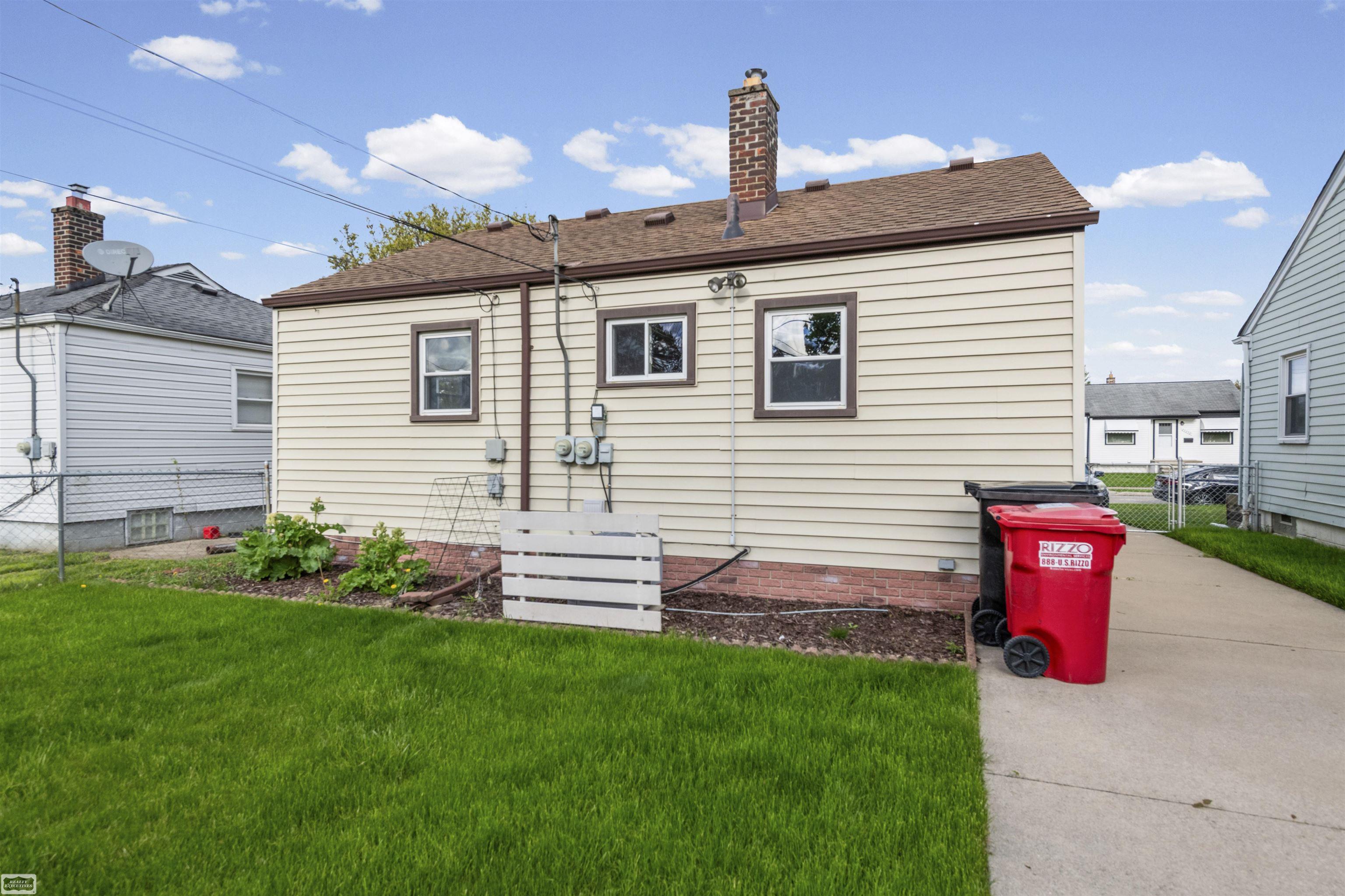 25263 Leach Streets, Roseville, MI, 48066