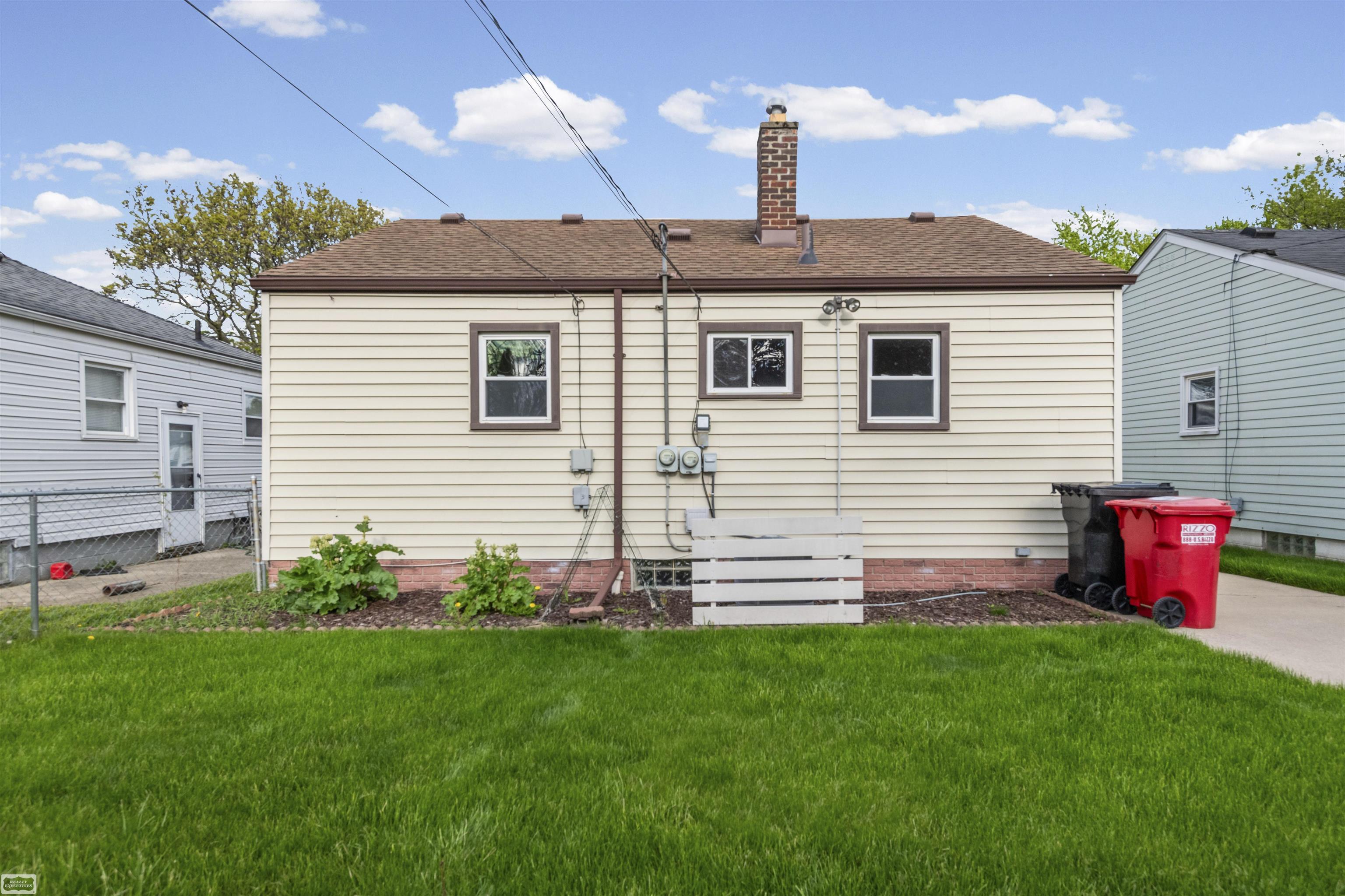25263 Leach Streets, Roseville, MI, 48066