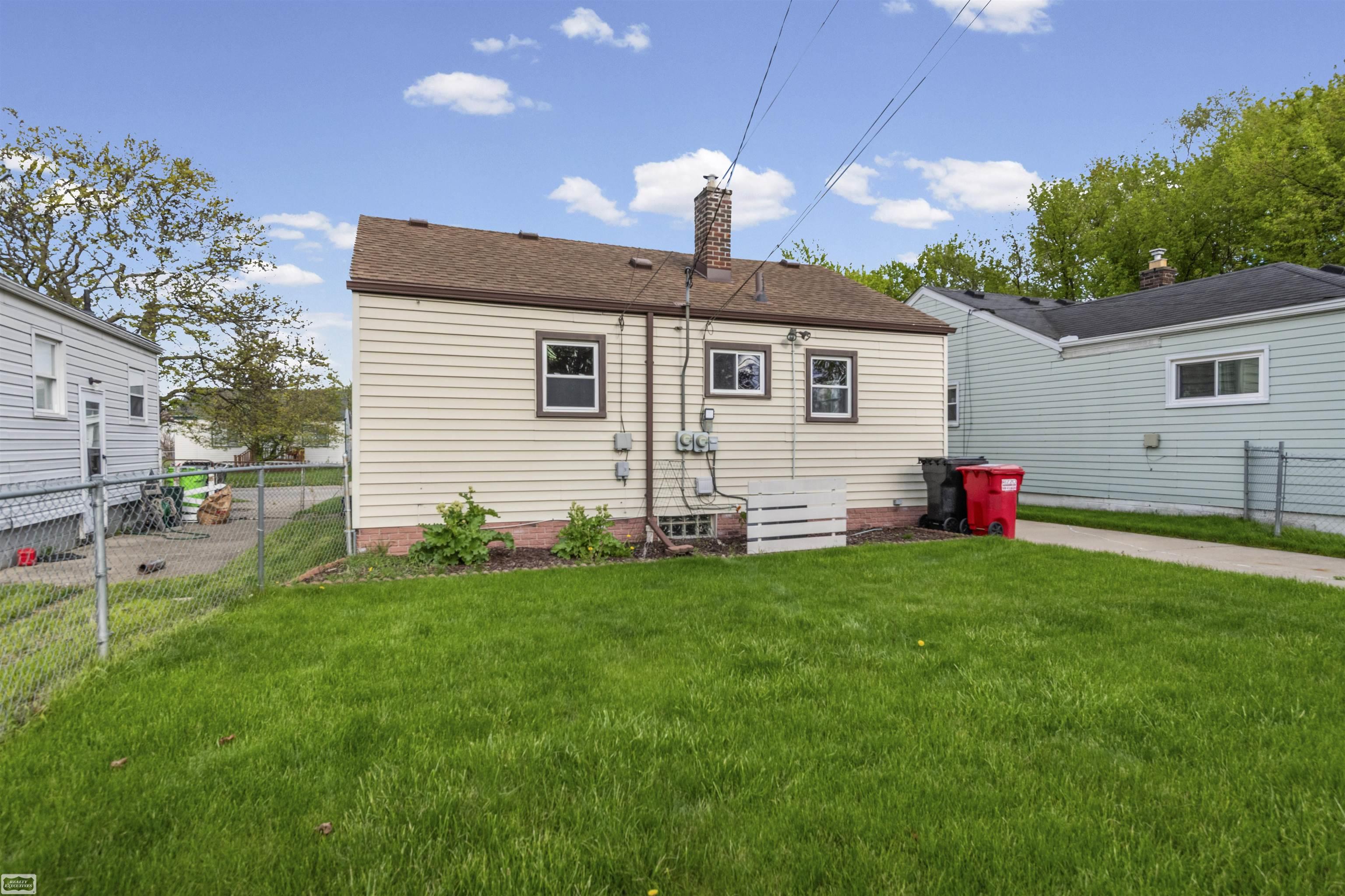 25263 Leach Streets, Roseville, MI, 48066