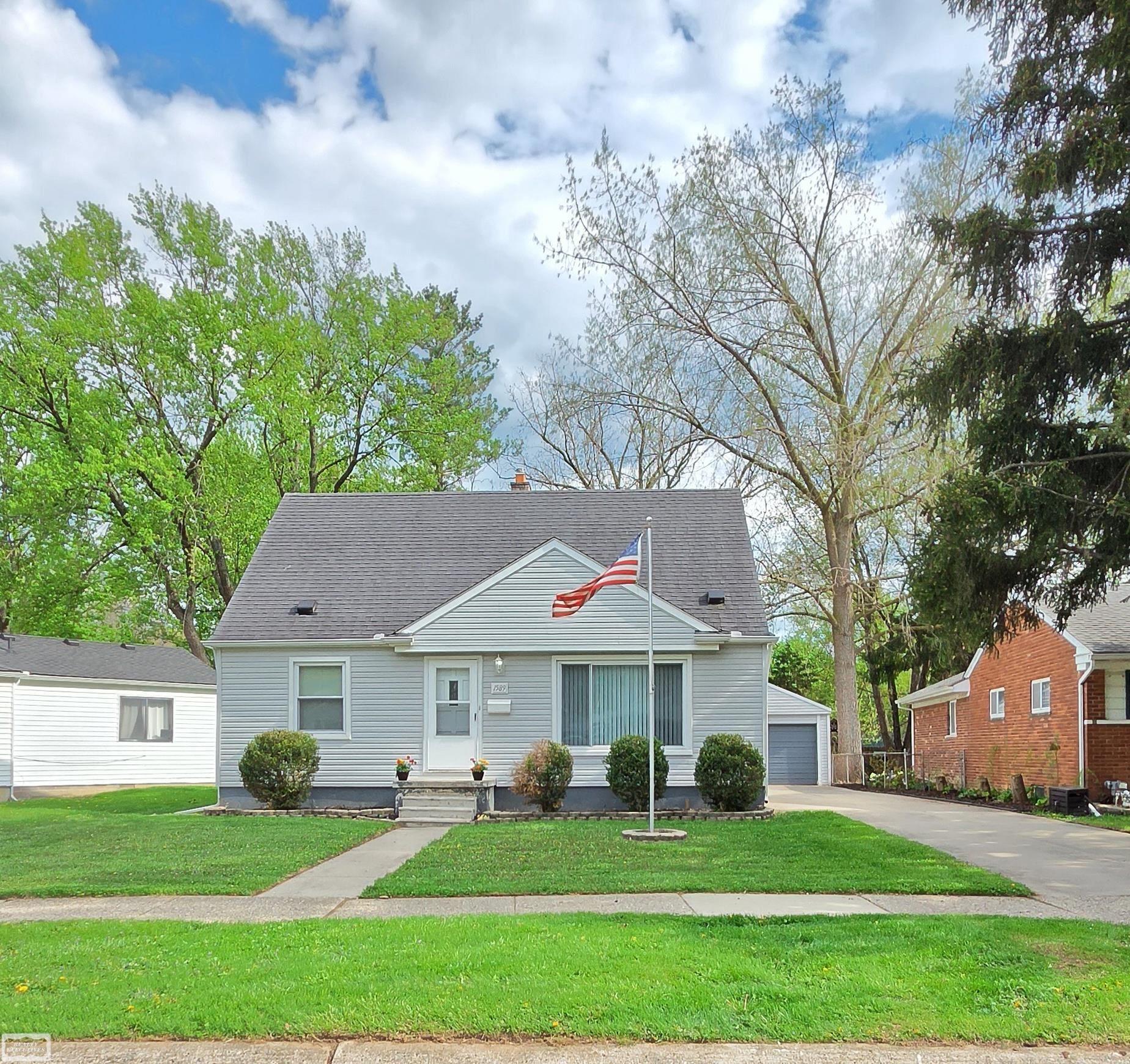 1589 Hampton Drive, Mount Clemens, MI, 48043