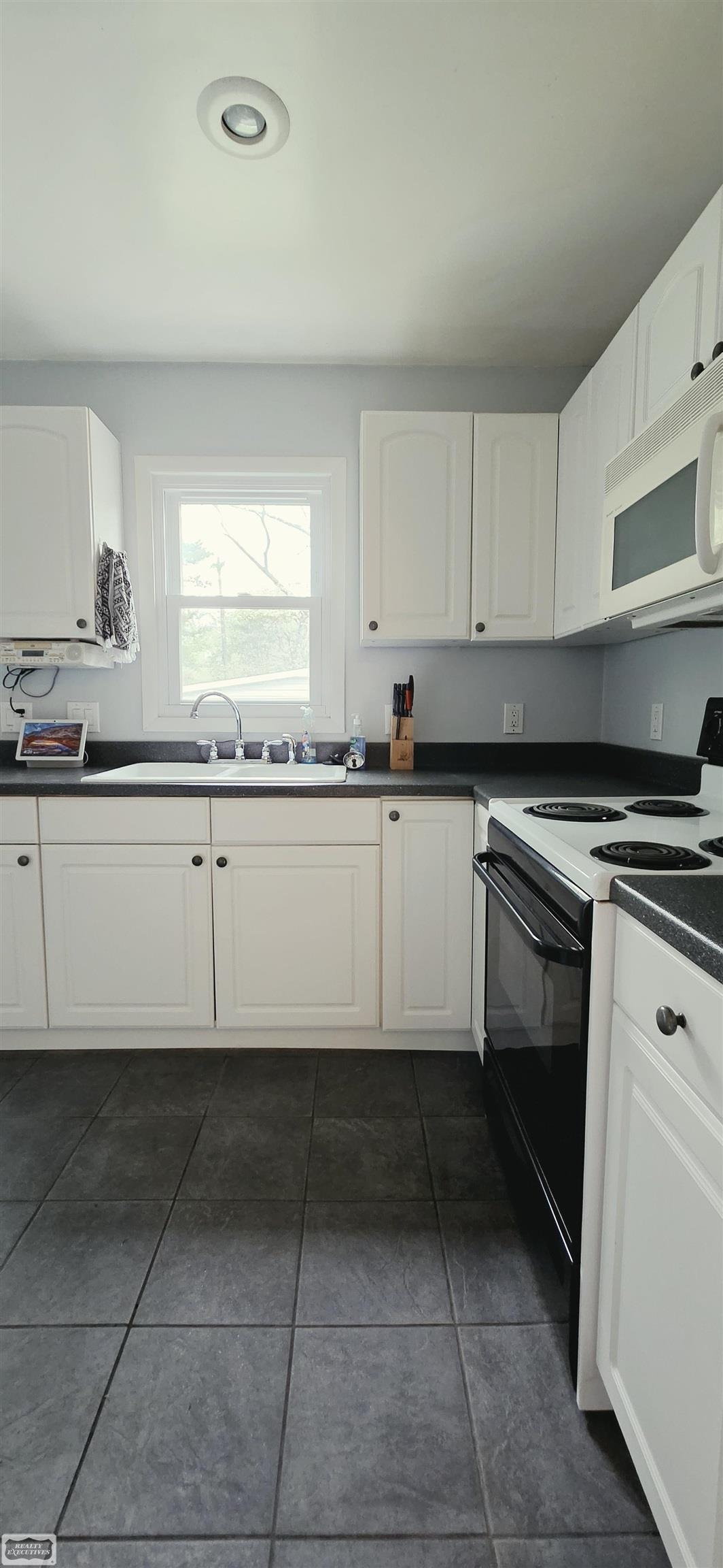 1589 Hampton Drive, Mount Clemens, MI, 48043