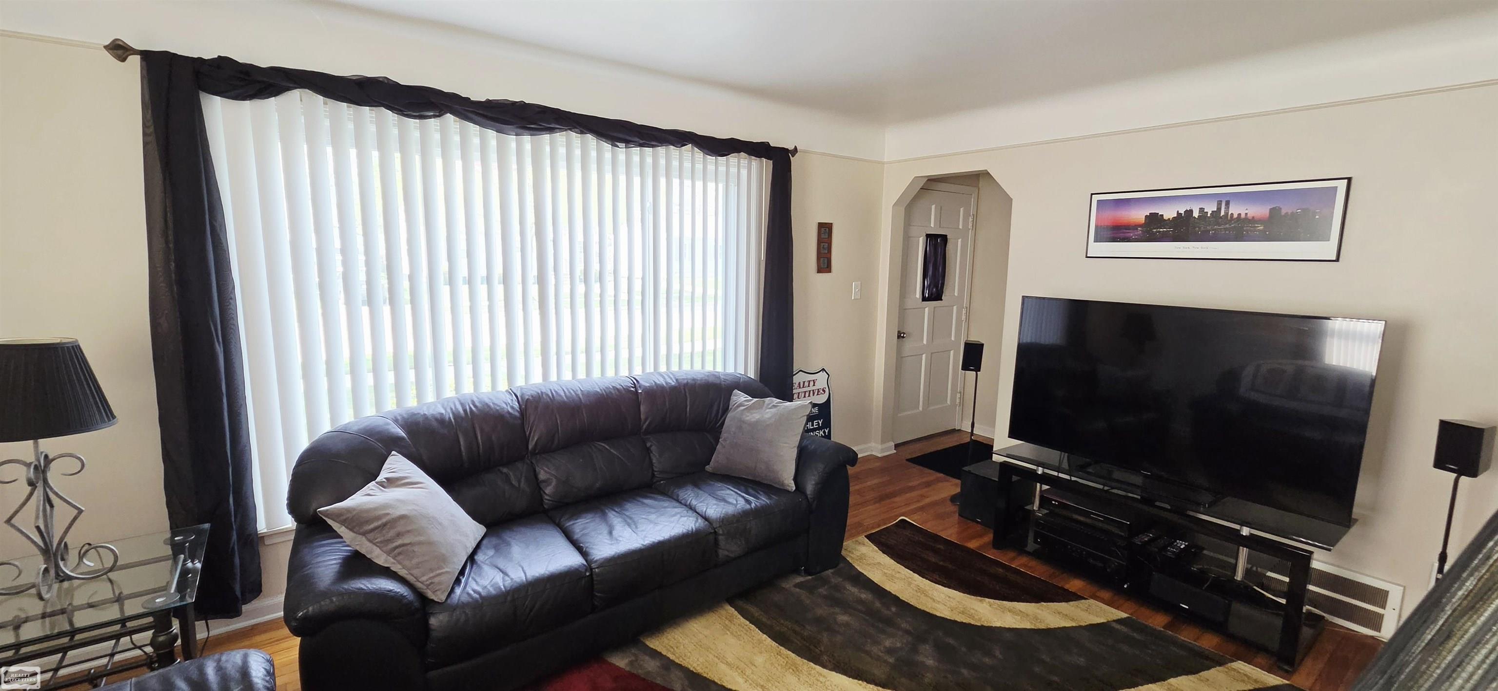1589 Hampton Drive, Mount Clemens, MI, 48043