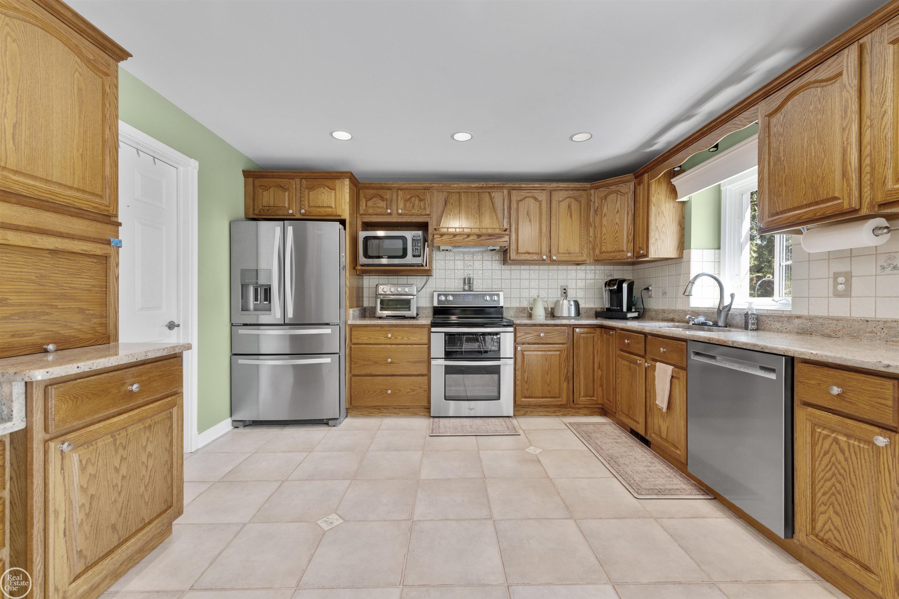 15790 Farmview Court, Fraser, MI, 48026
