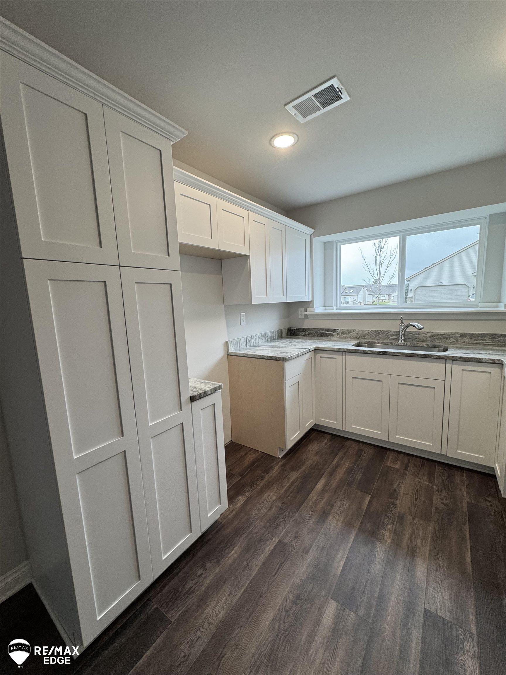 28011 Gregory Street, Grand Blanc, MI, 48439