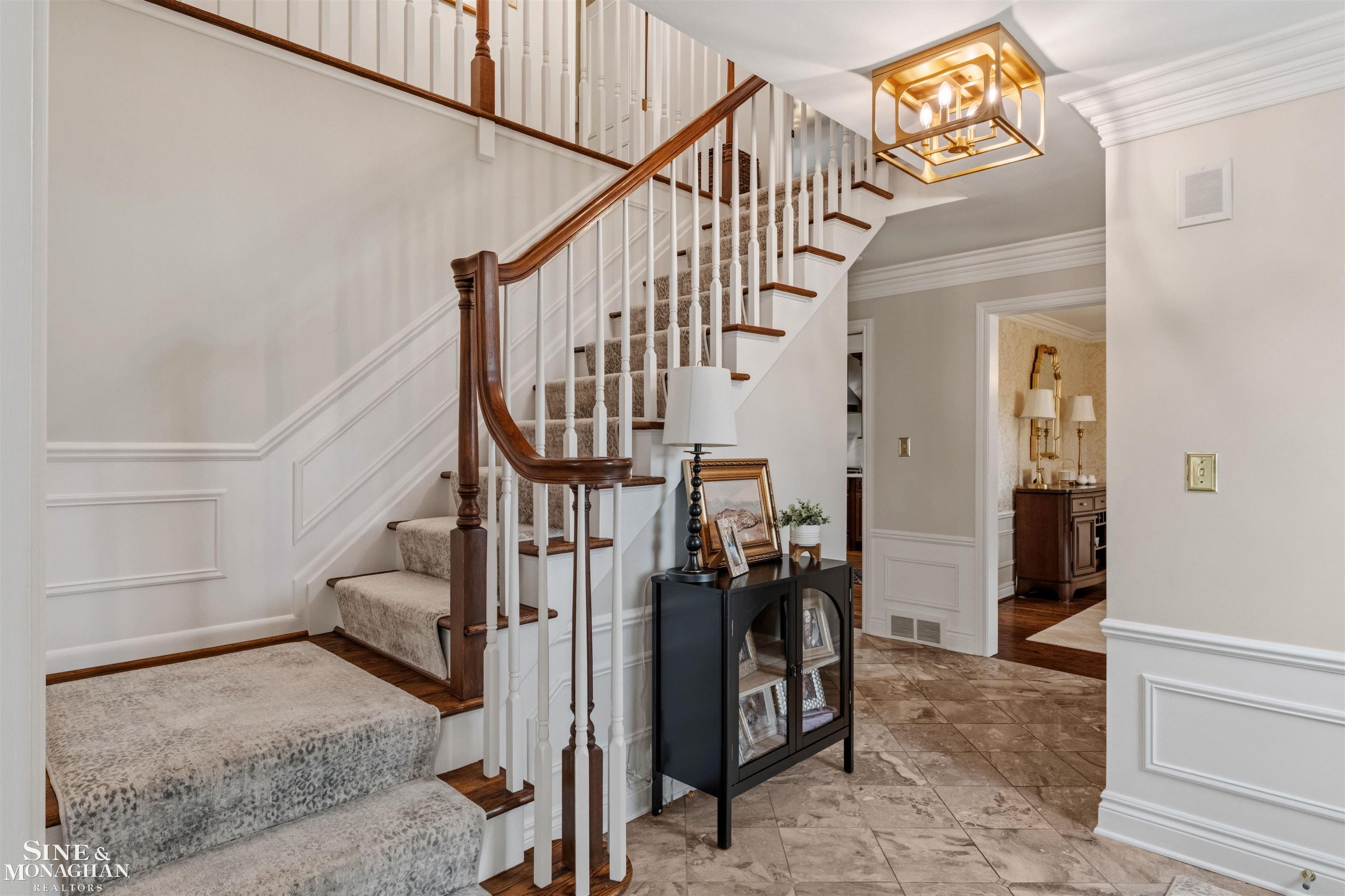 578 Heather Lane, Grosse Pointe Woods, MI, 48236