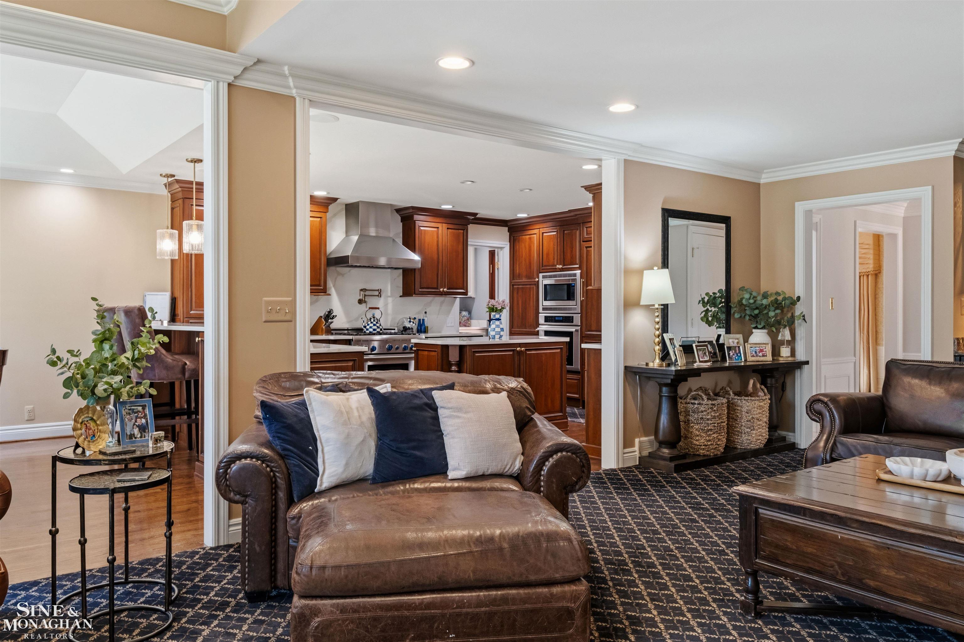 578 Heather Lane, Grosse Pointe Woods, MI, 48236