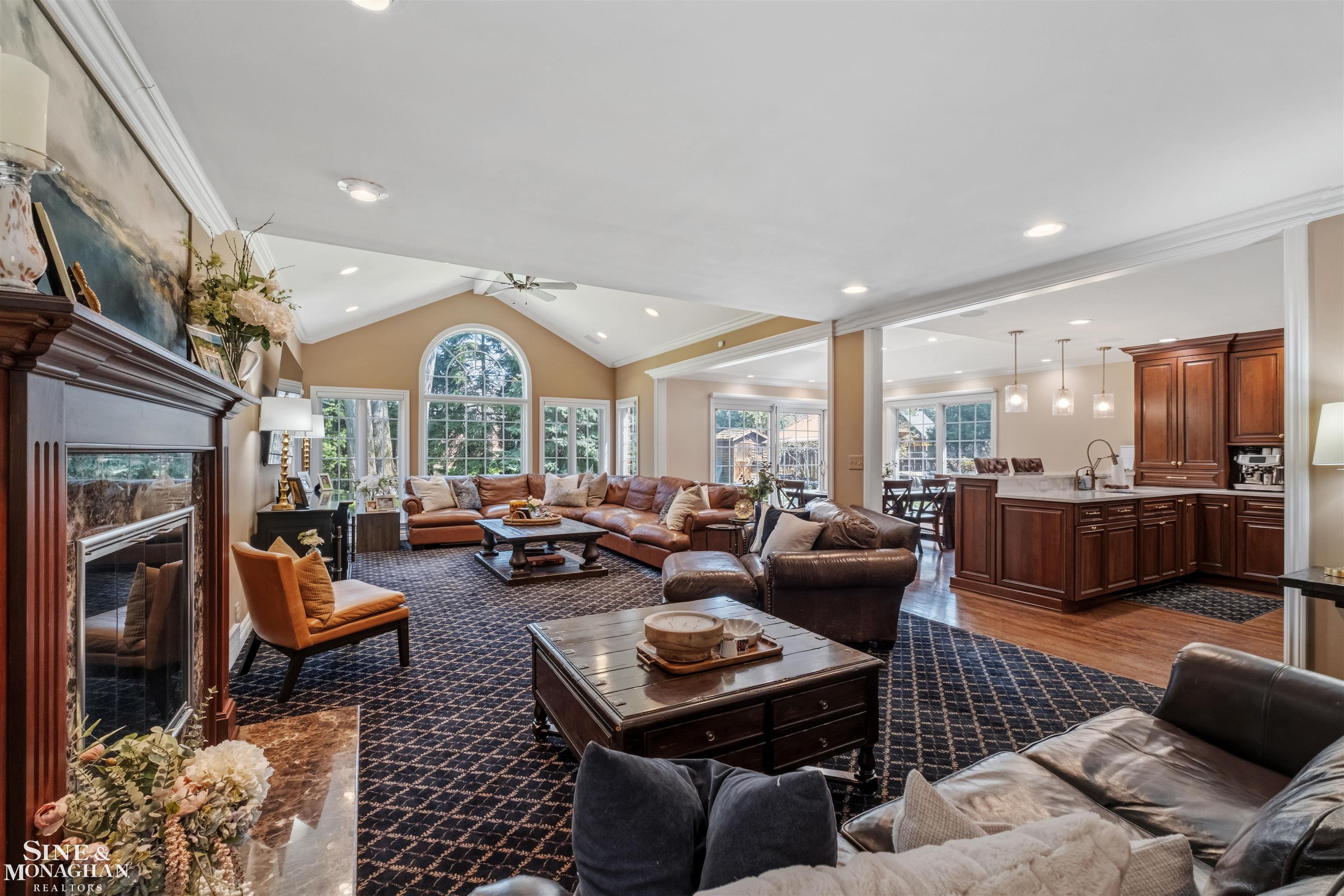 578 Heather Lane, Grosse Pointe Woods, MI, 48236