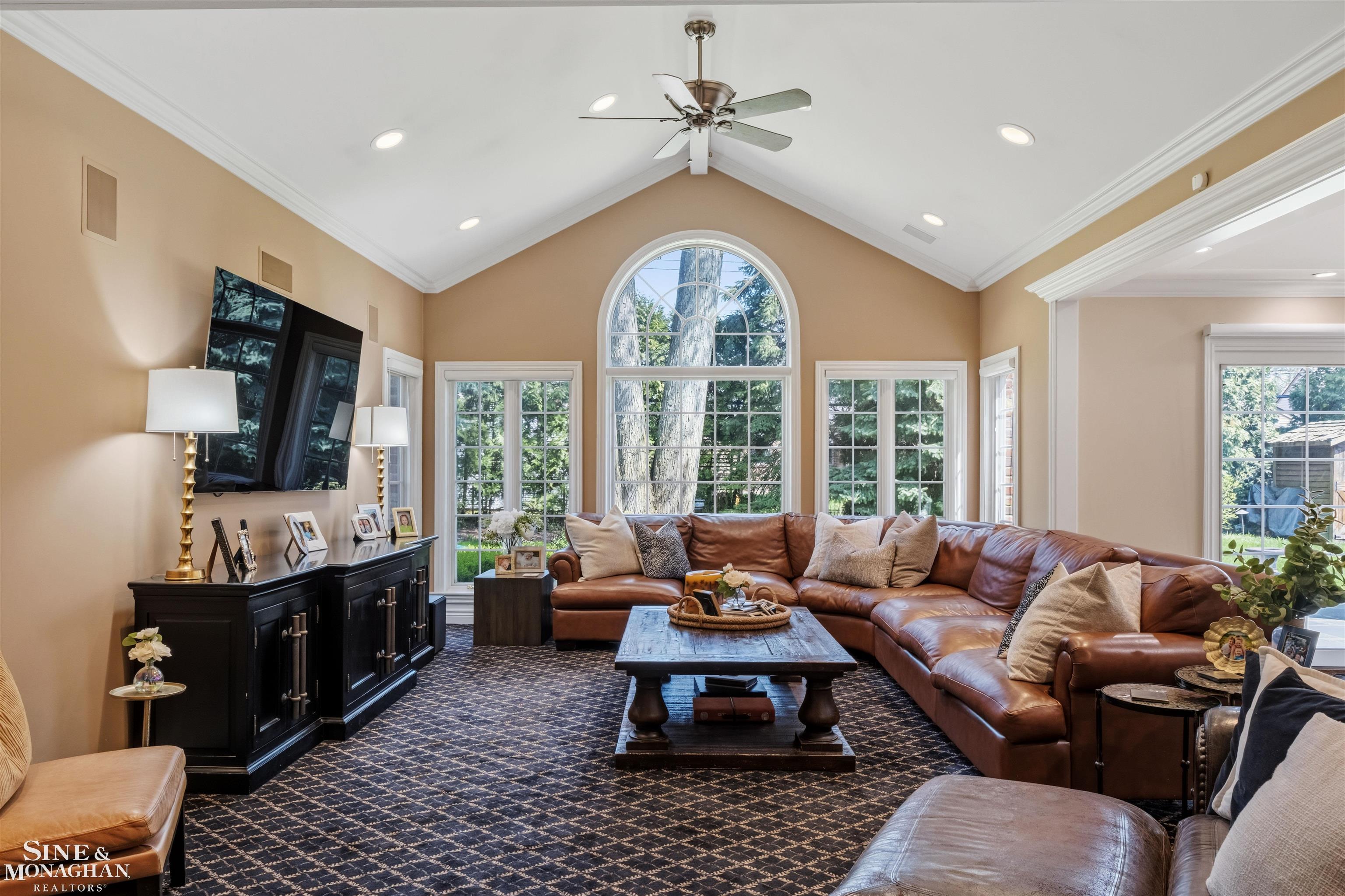 578 Heather Lane, Grosse Pointe Woods, MI, 48236