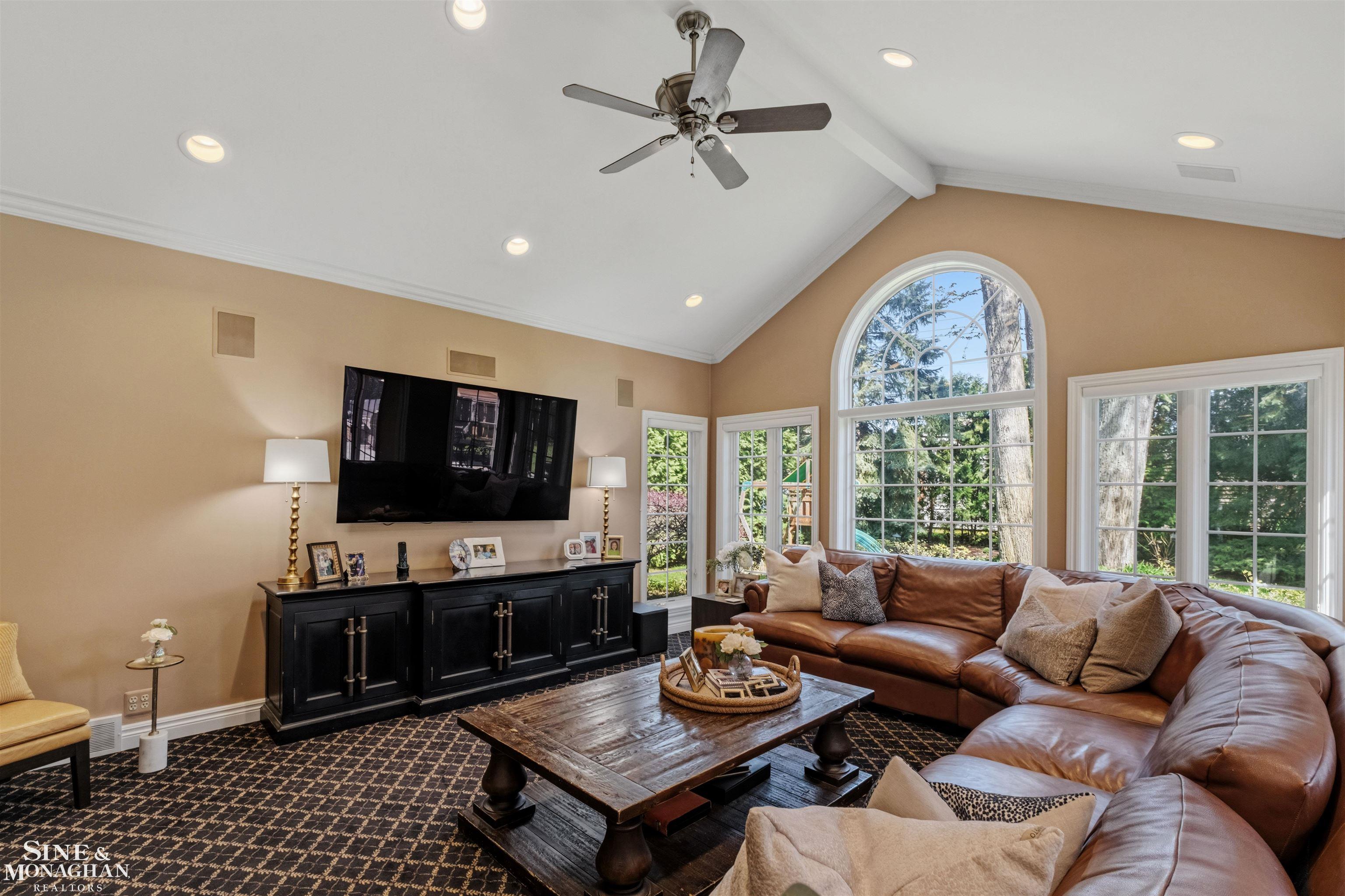 578 Heather Lane, Grosse Pointe Woods, MI, 48236