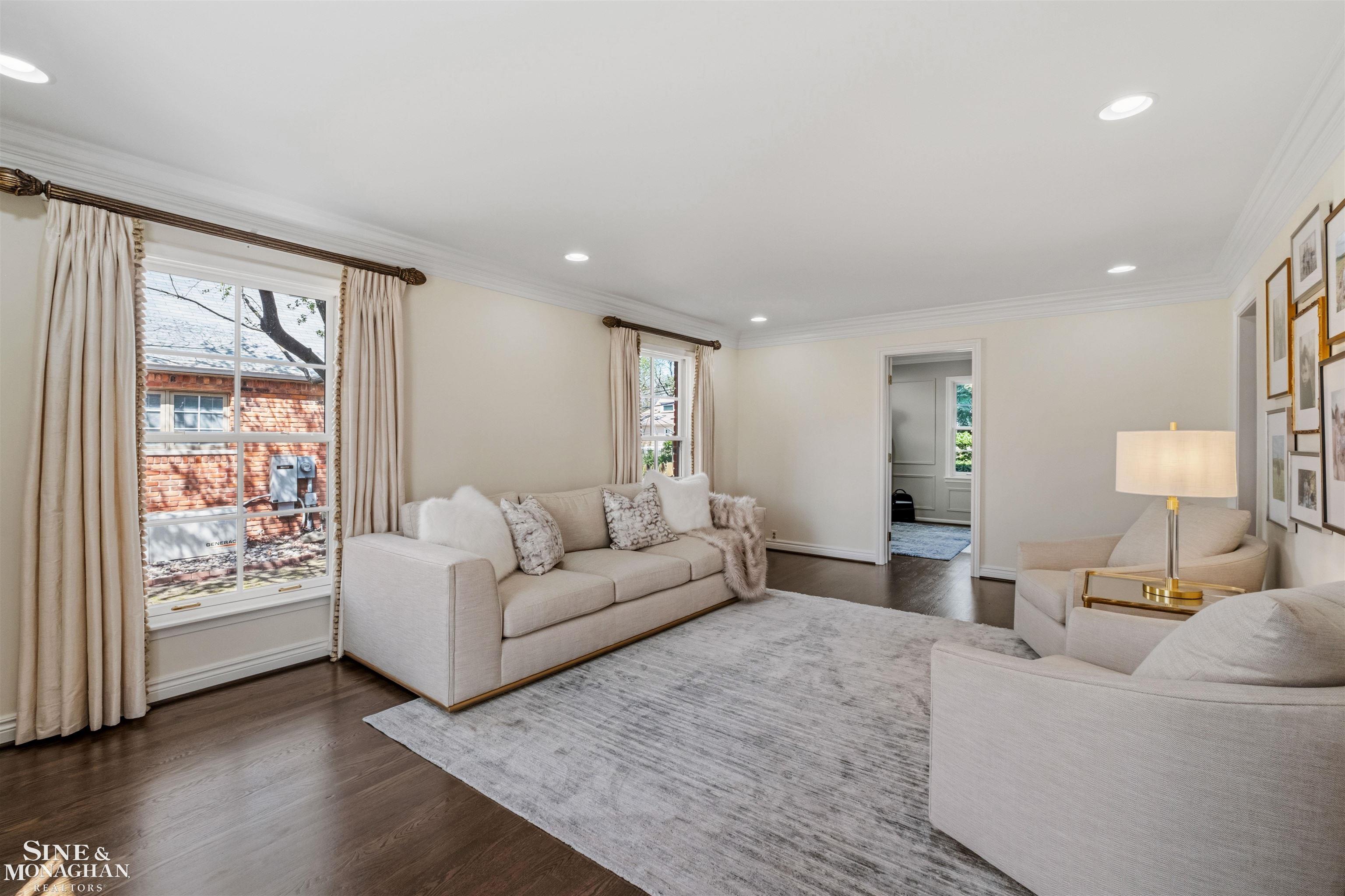 578 Heather Lane, Grosse Pointe Woods, MI, 48236