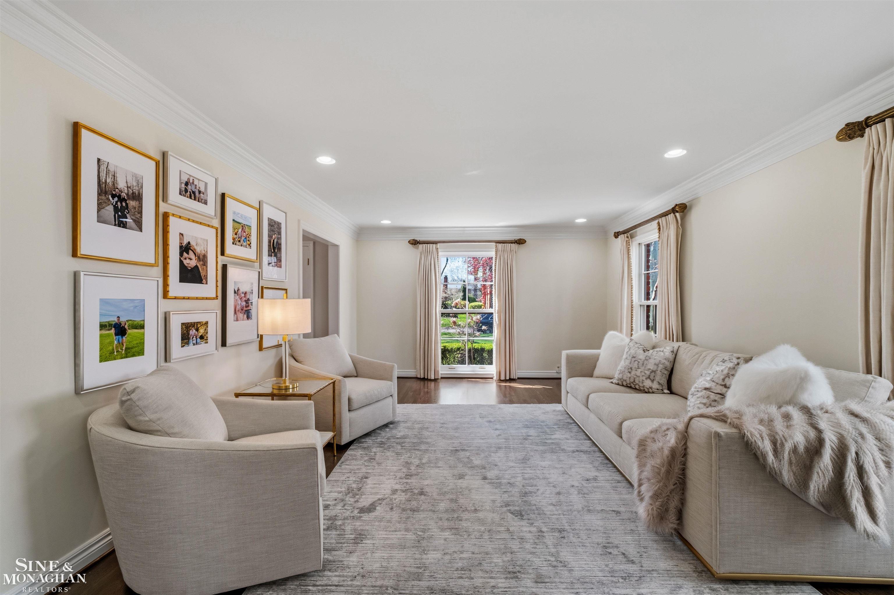 578 Heather Lane, Grosse Pointe Woods, MI, 48236