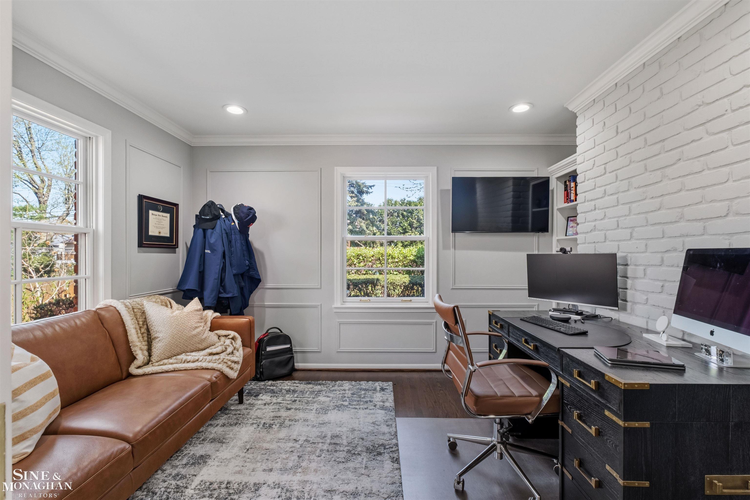 578 Heather Lane, Grosse Pointe Woods, MI, 48236