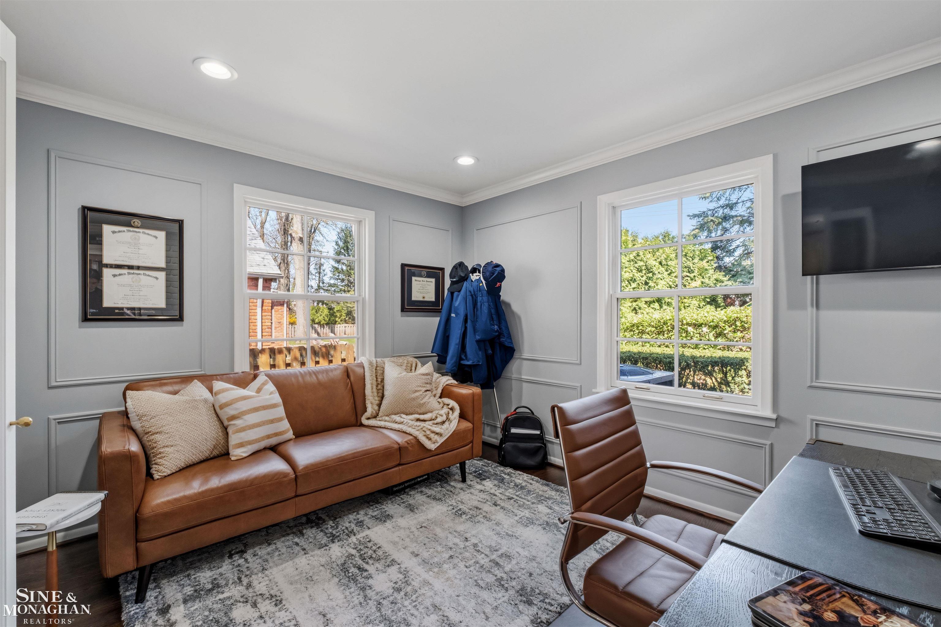 578 Heather Lane, Grosse Pointe Woods, MI, 48236