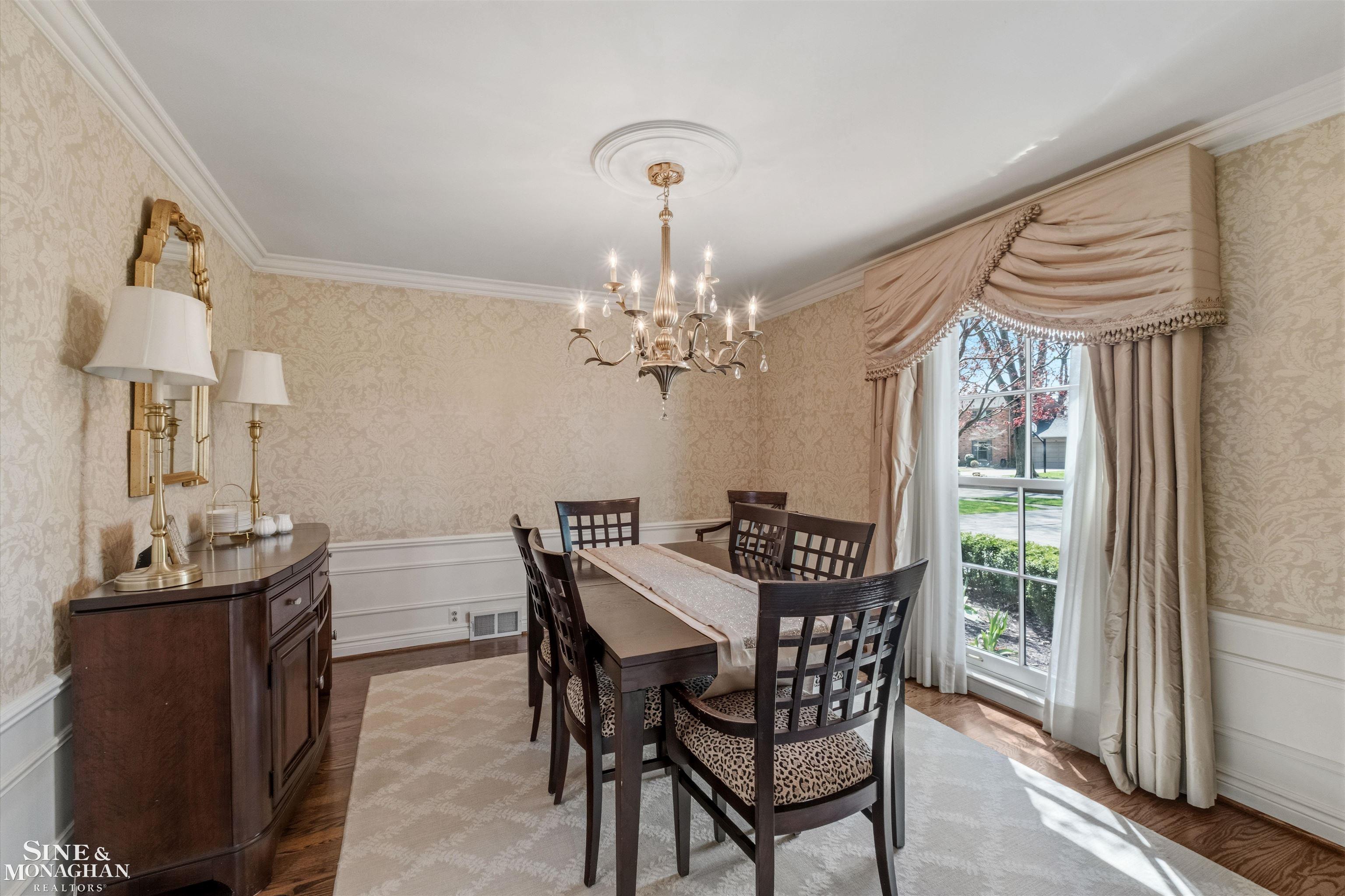 578 Heather Lane, Grosse Pointe Woods, MI, 48236