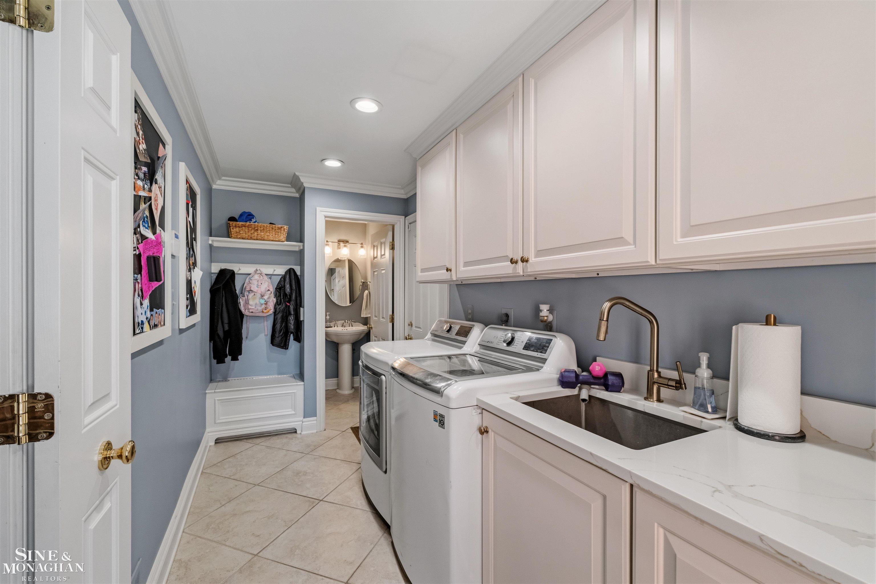 578 Heather Lane, Grosse Pointe Woods, MI, 48236