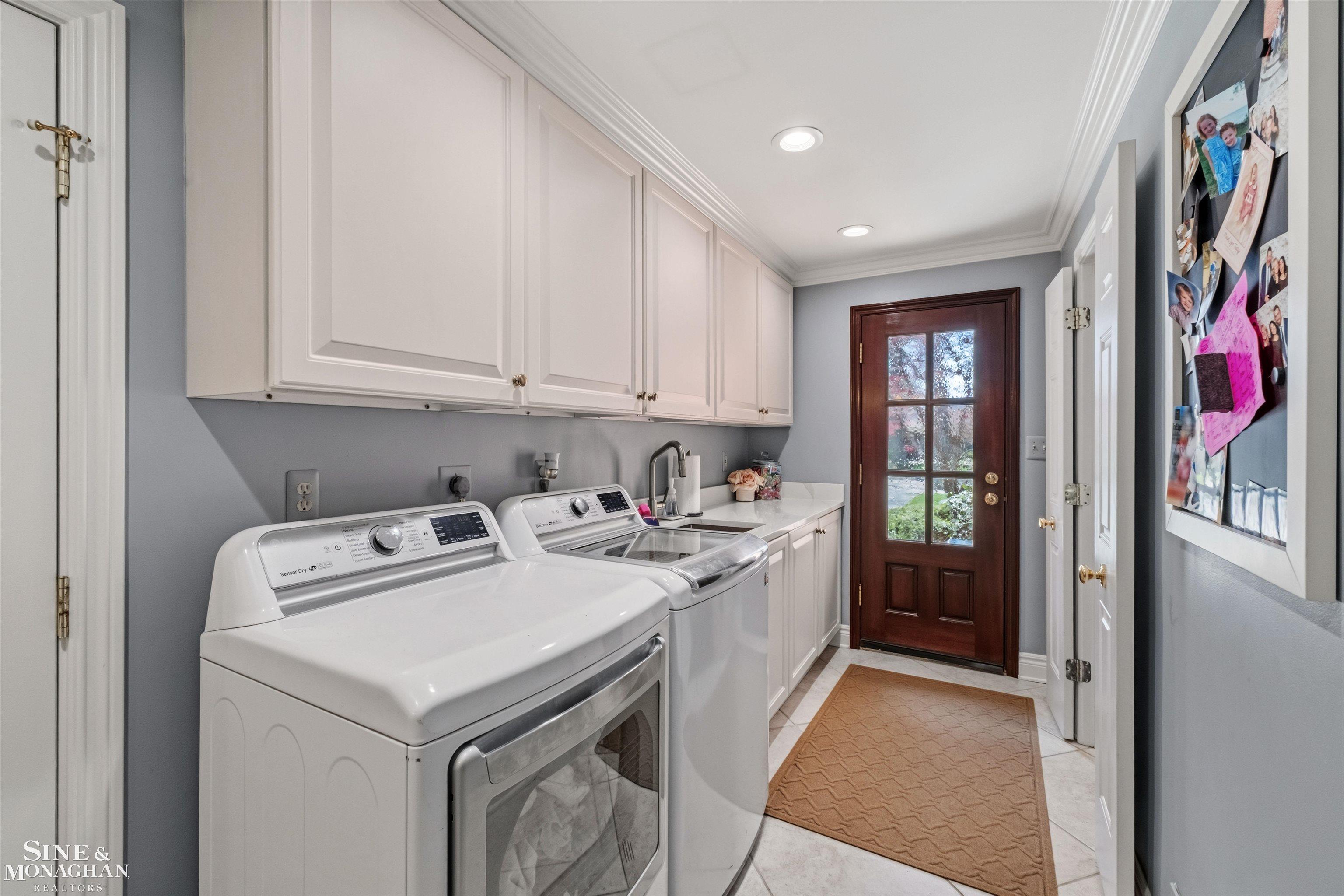 578 Heather Lane, Grosse Pointe Woods, MI, 48236