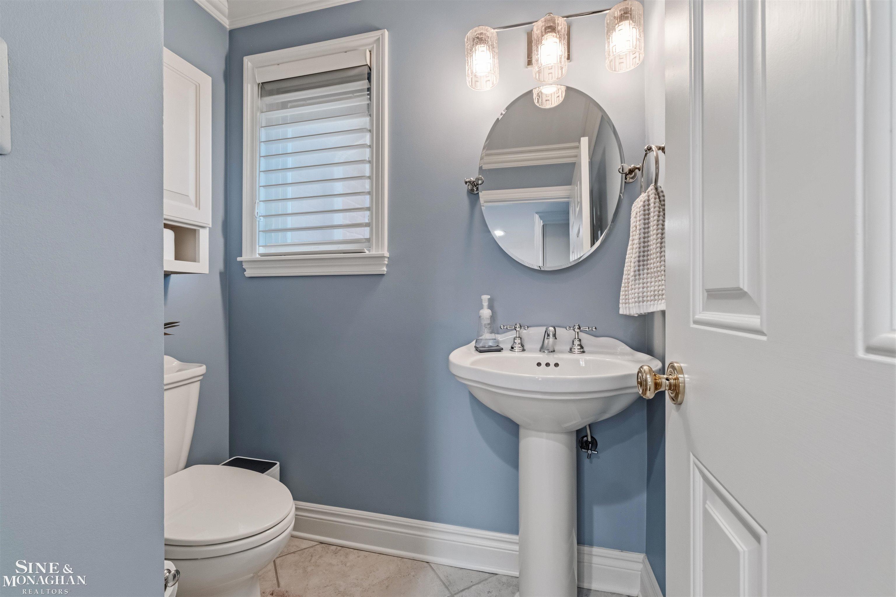 578 Heather Lane, Grosse Pointe Woods, MI, 48236