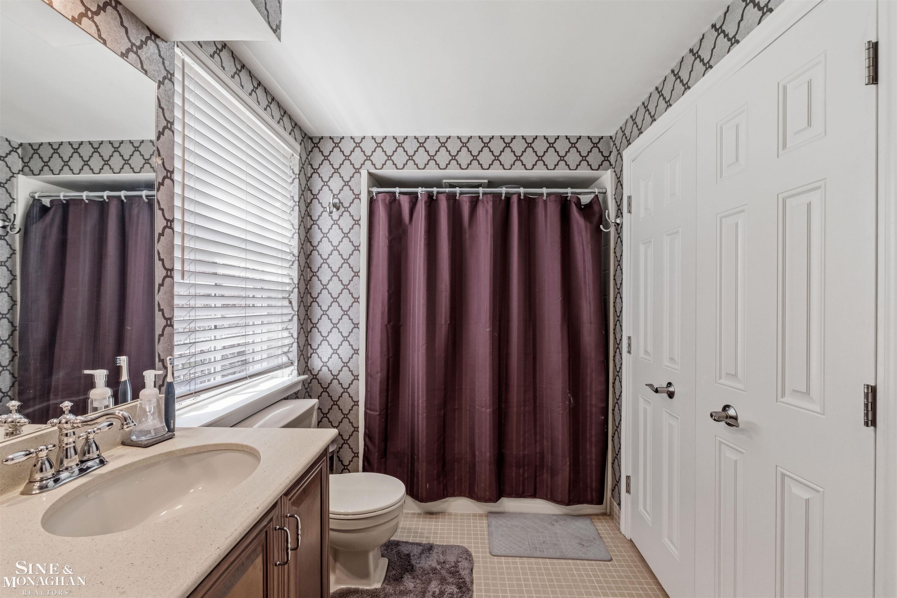 578 Heather Lane, Grosse Pointe Woods, MI, 48236