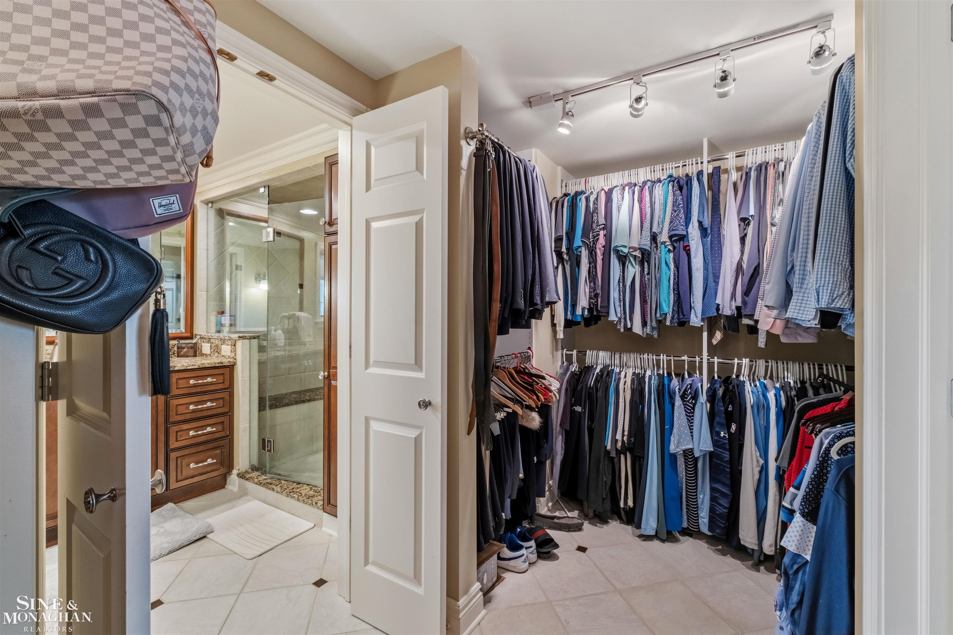 578 Heather Lane, Grosse Pointe Woods, MI, 48236