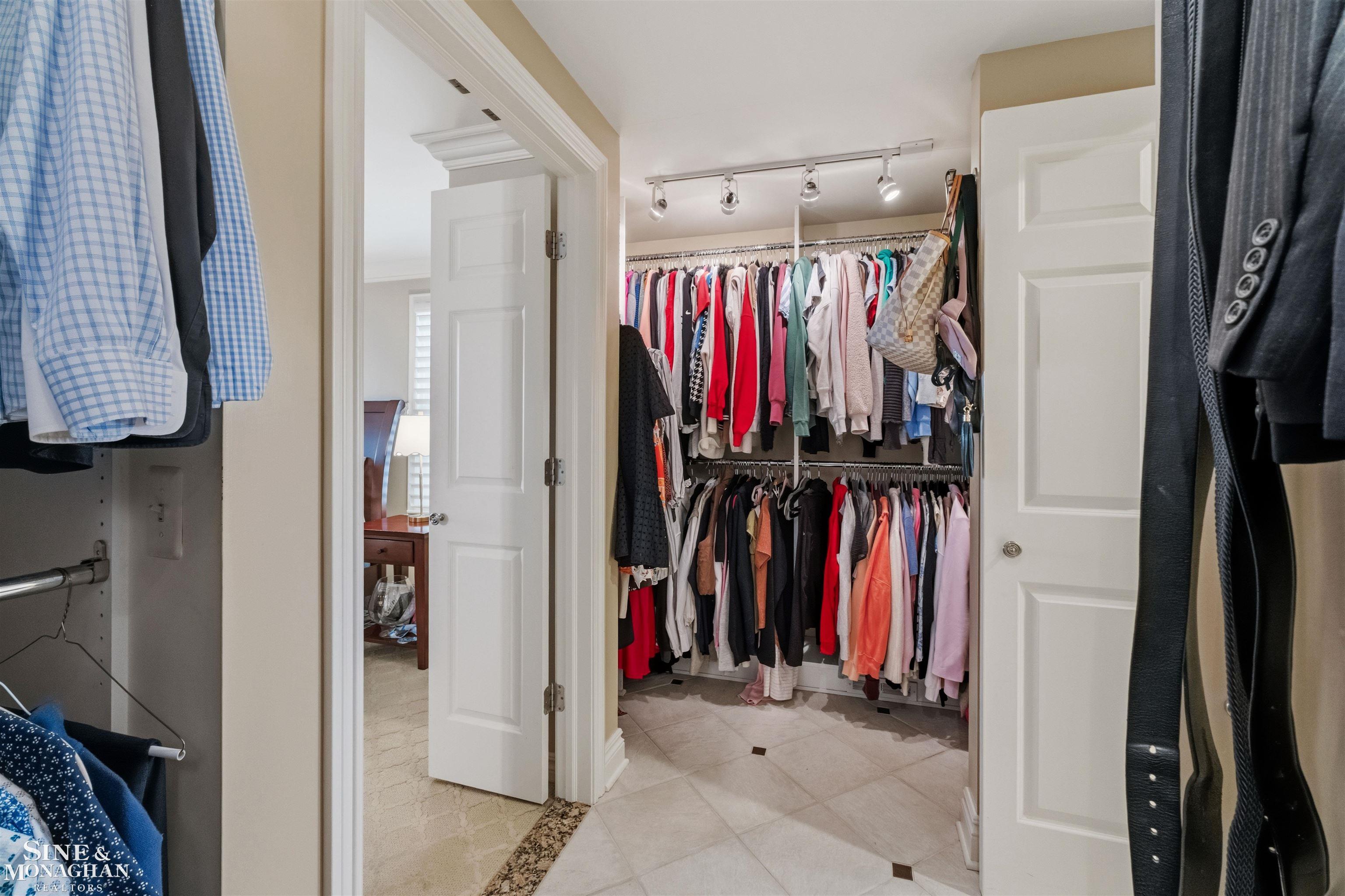 578 Heather Lane, Grosse Pointe Woods, MI, 48236
