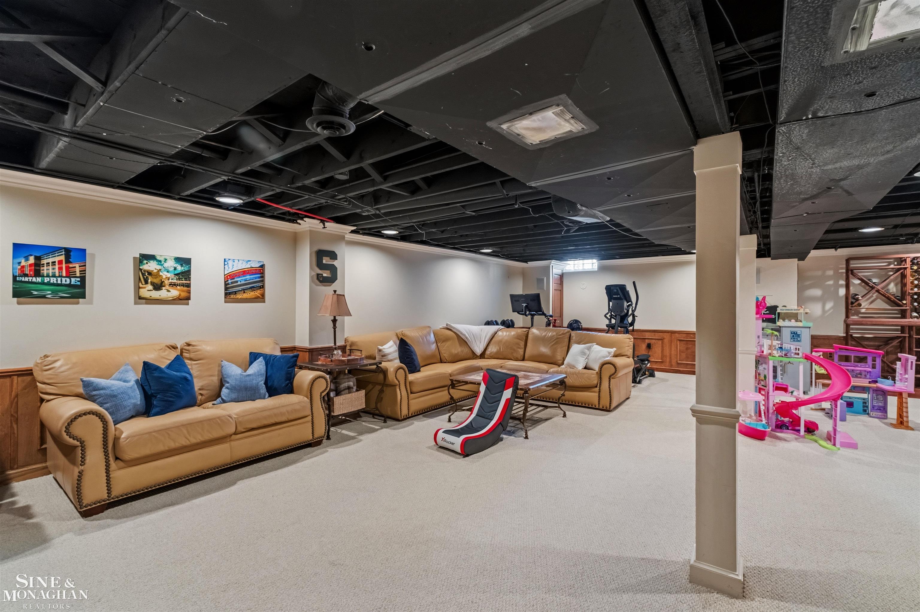 578 Heather Lane, Grosse Pointe Woods, MI, 48236