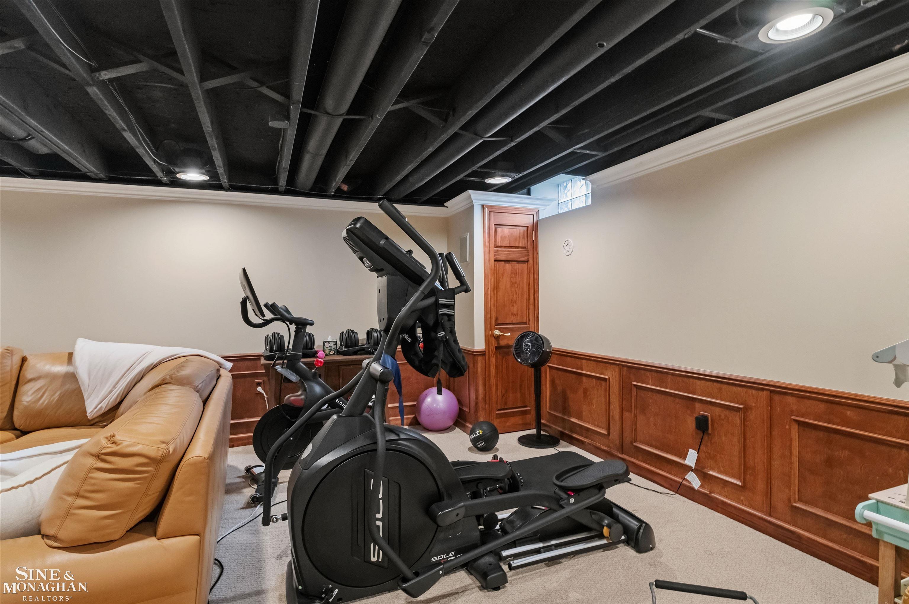 578 Heather Lane, Grosse Pointe Woods, MI, 48236
