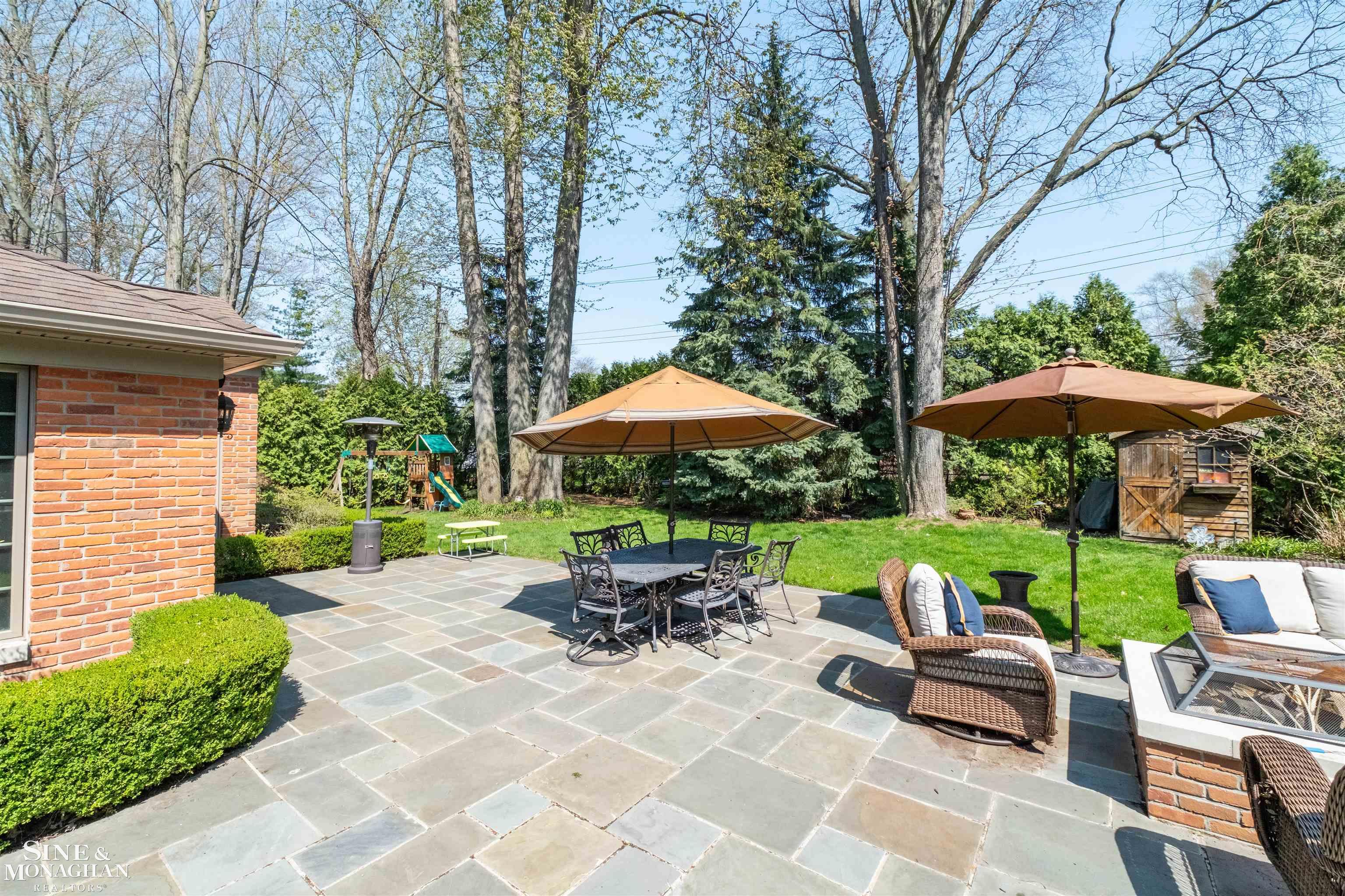 578 Heather Lane, Grosse Pointe Woods, MI, 48236