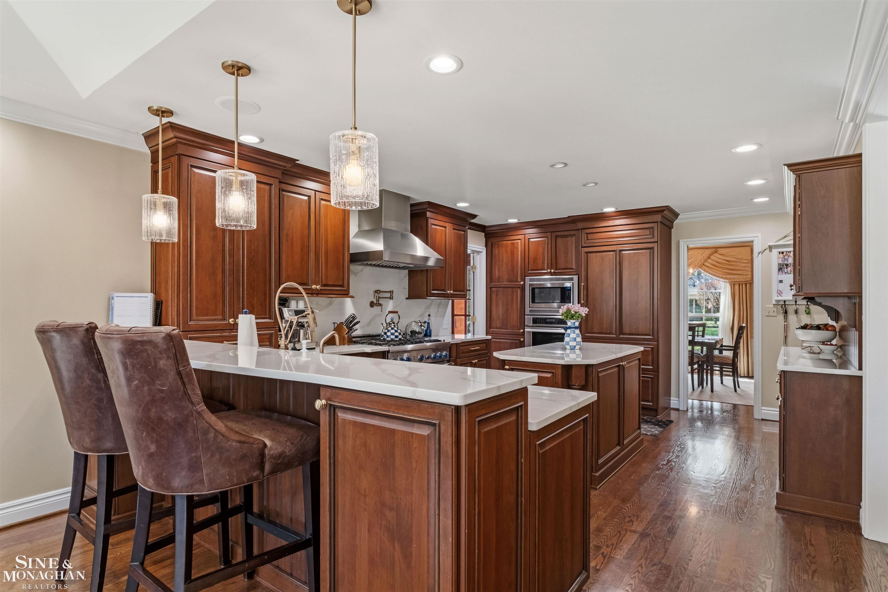 578 Heather Lane, Grosse Pointe Woods, MI, 48236