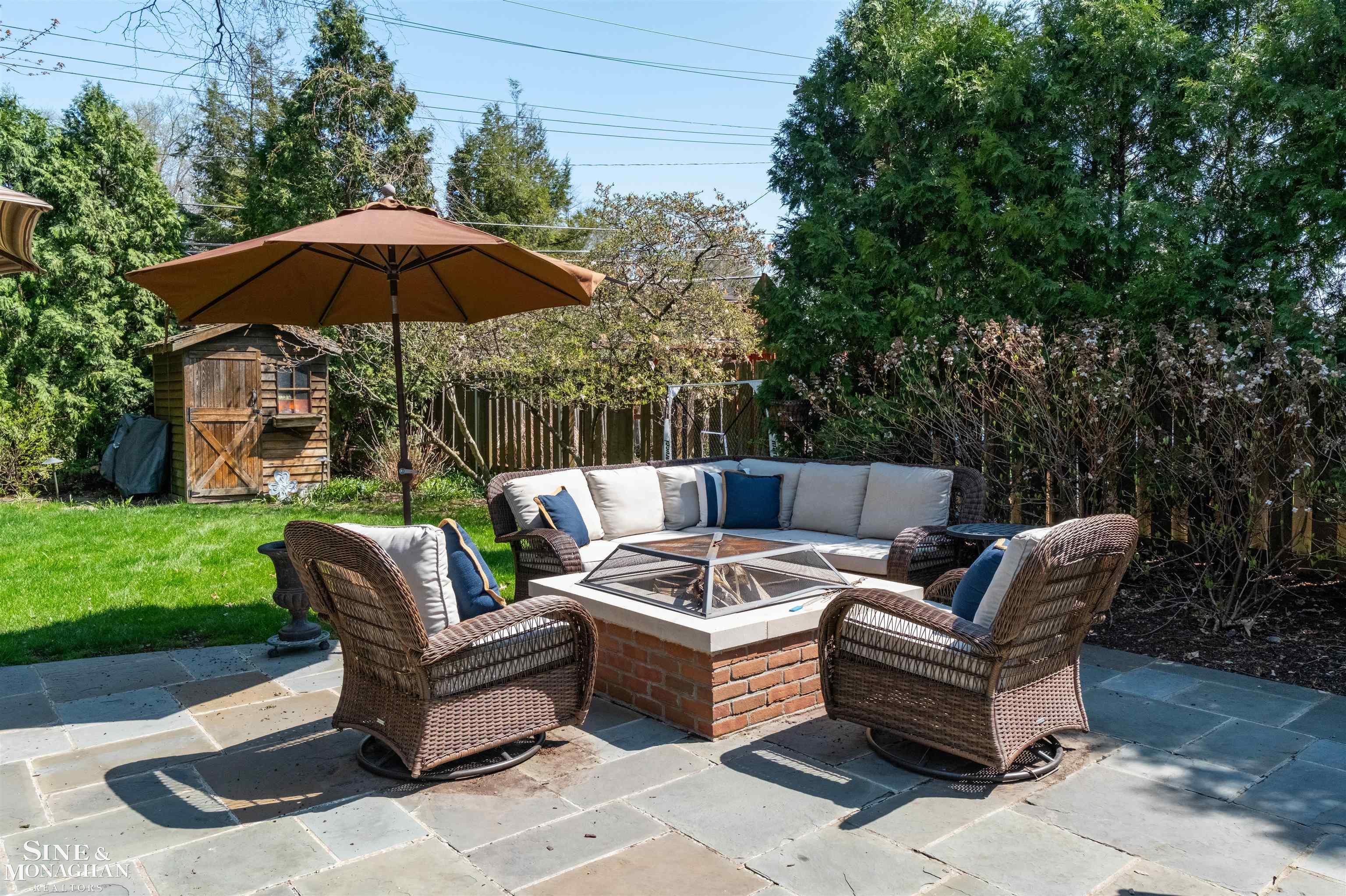 578 Heather Lane, Grosse Pointe Woods, MI, 48236