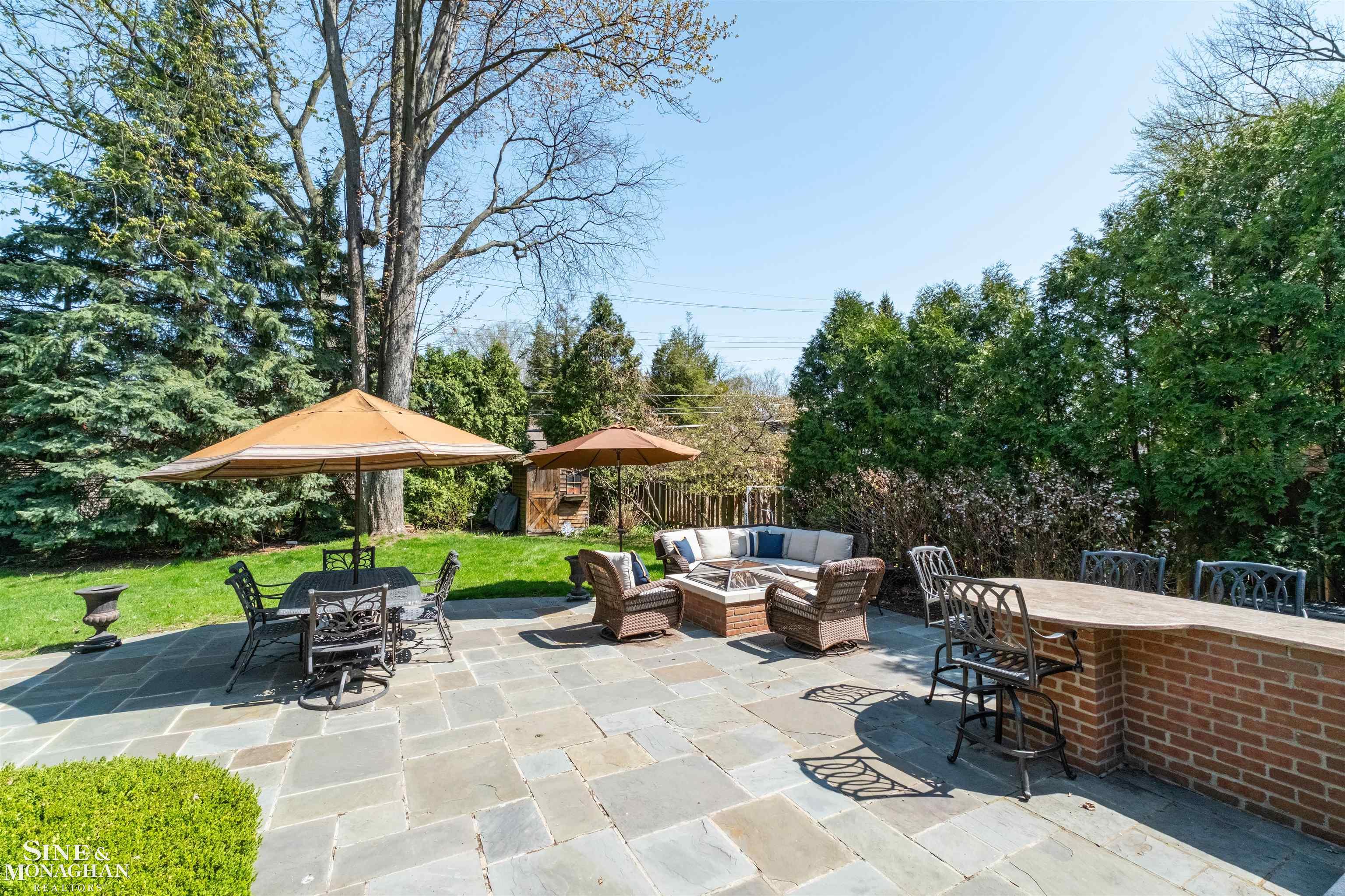578 Heather Lane, Grosse Pointe Woods, MI, 48236