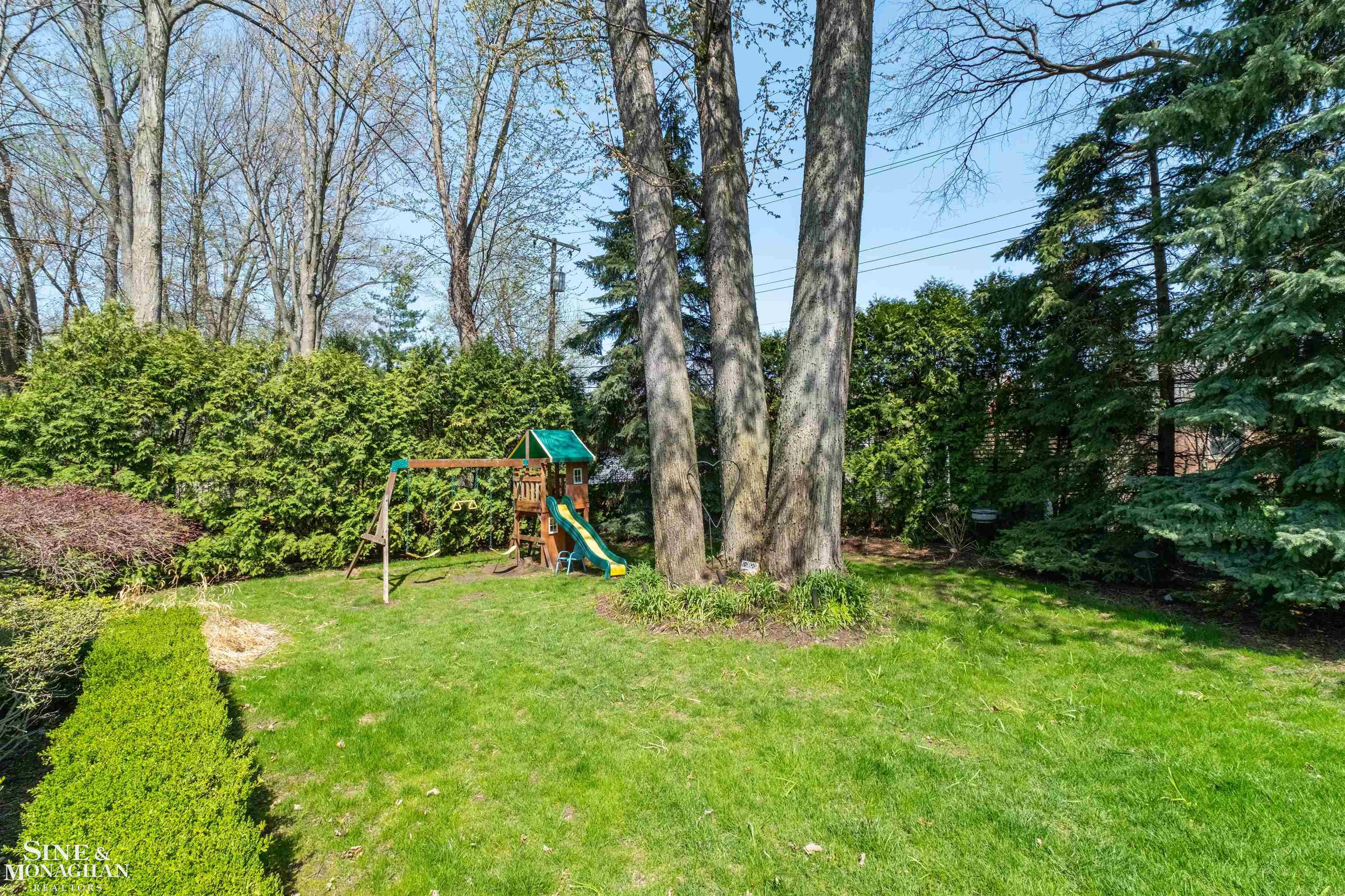 578 Heather Lane, Grosse Pointe Woods, MI, 48236