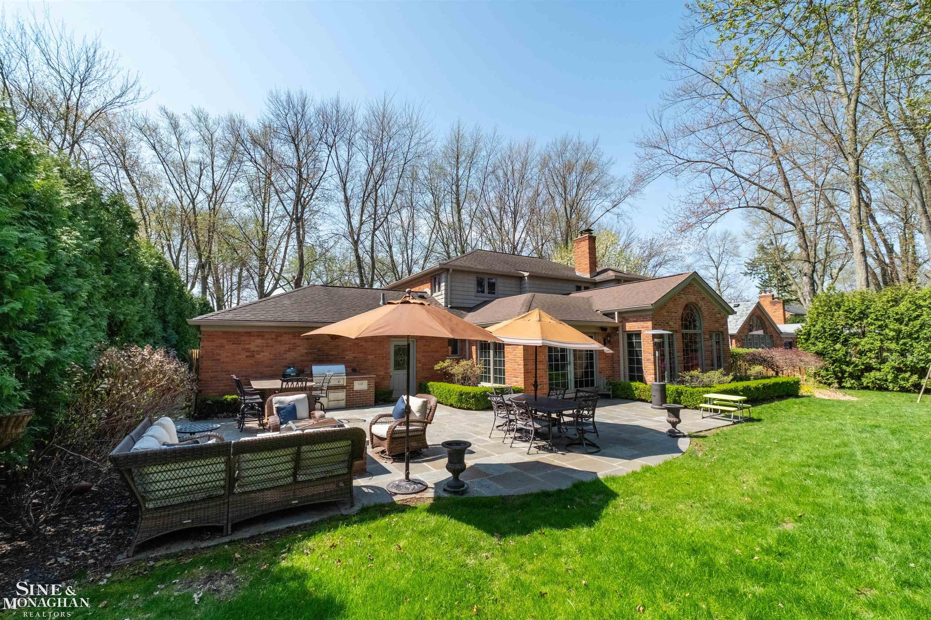 578 Heather Lane, Grosse Pointe Woods, MI, 48236