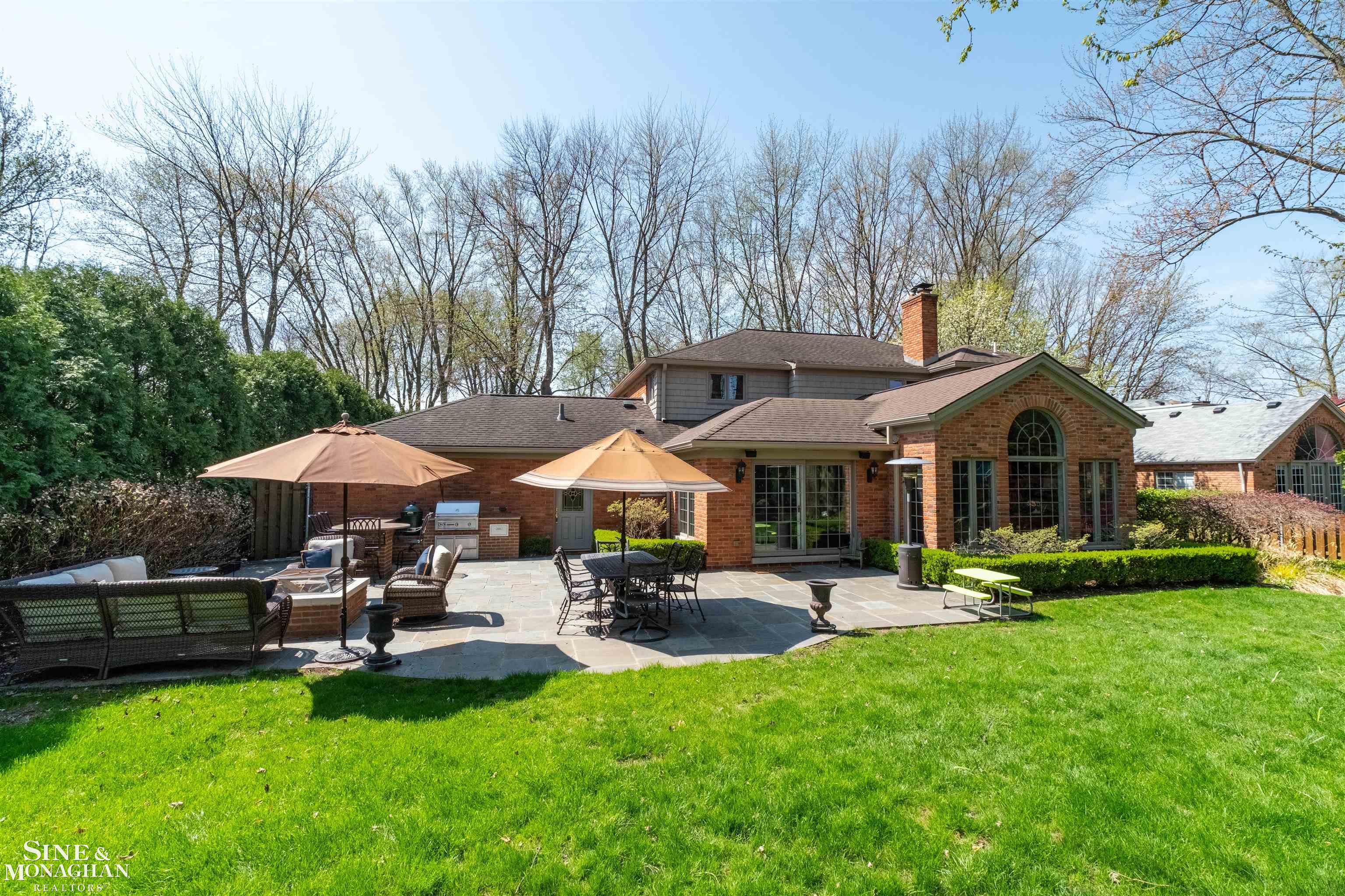 578 Heather Lane, Grosse Pointe Woods, MI, 48236
