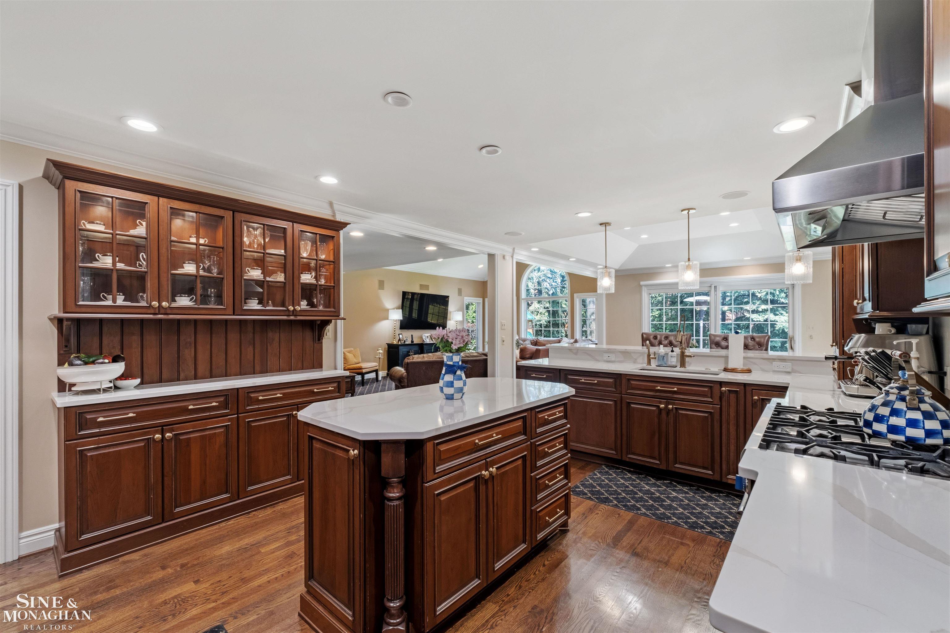 578 Heather Lane, Grosse Pointe Woods, MI, 48236