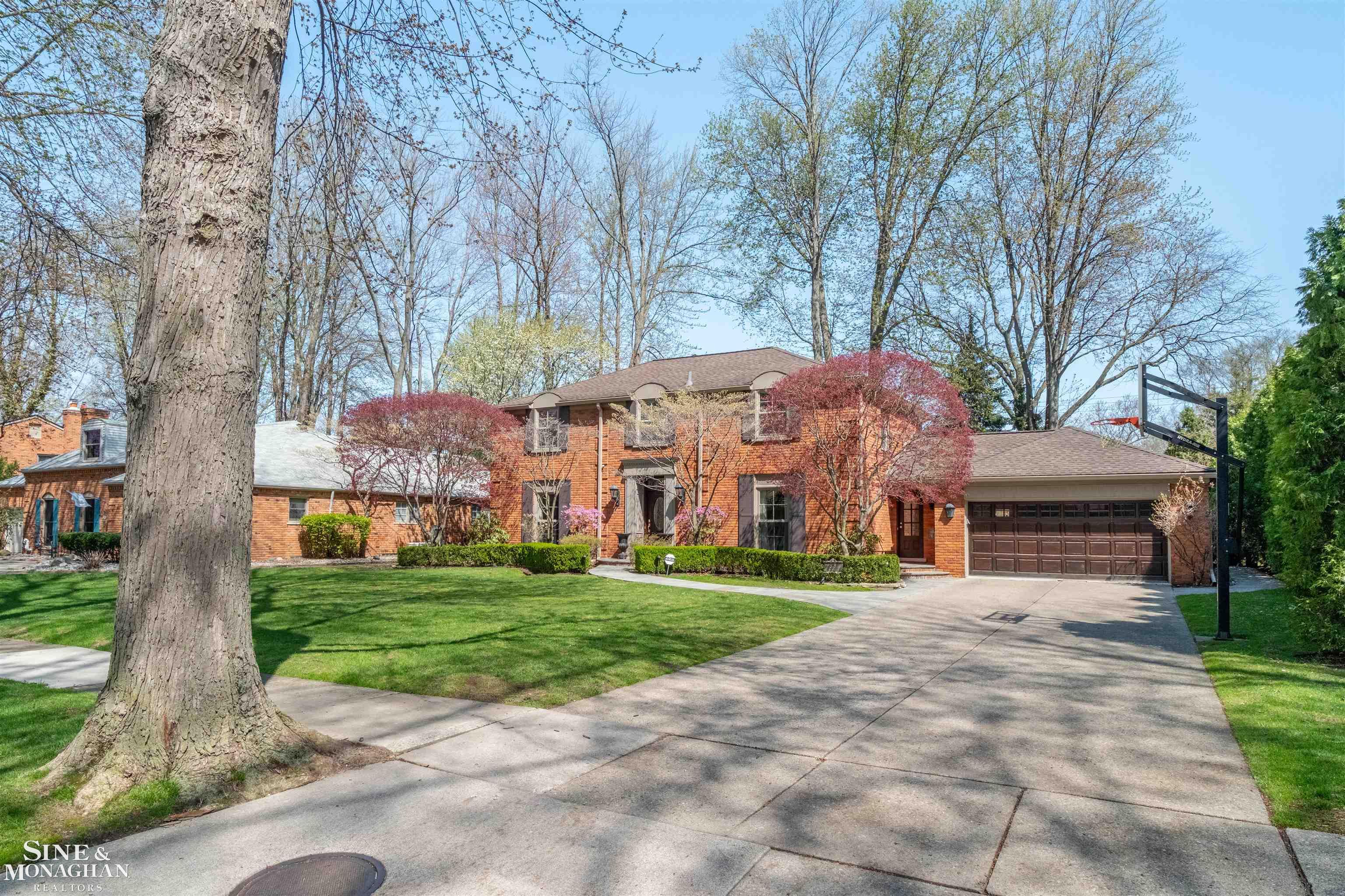 578 Heather Lane, Grosse Pointe Woods, MI, 48236