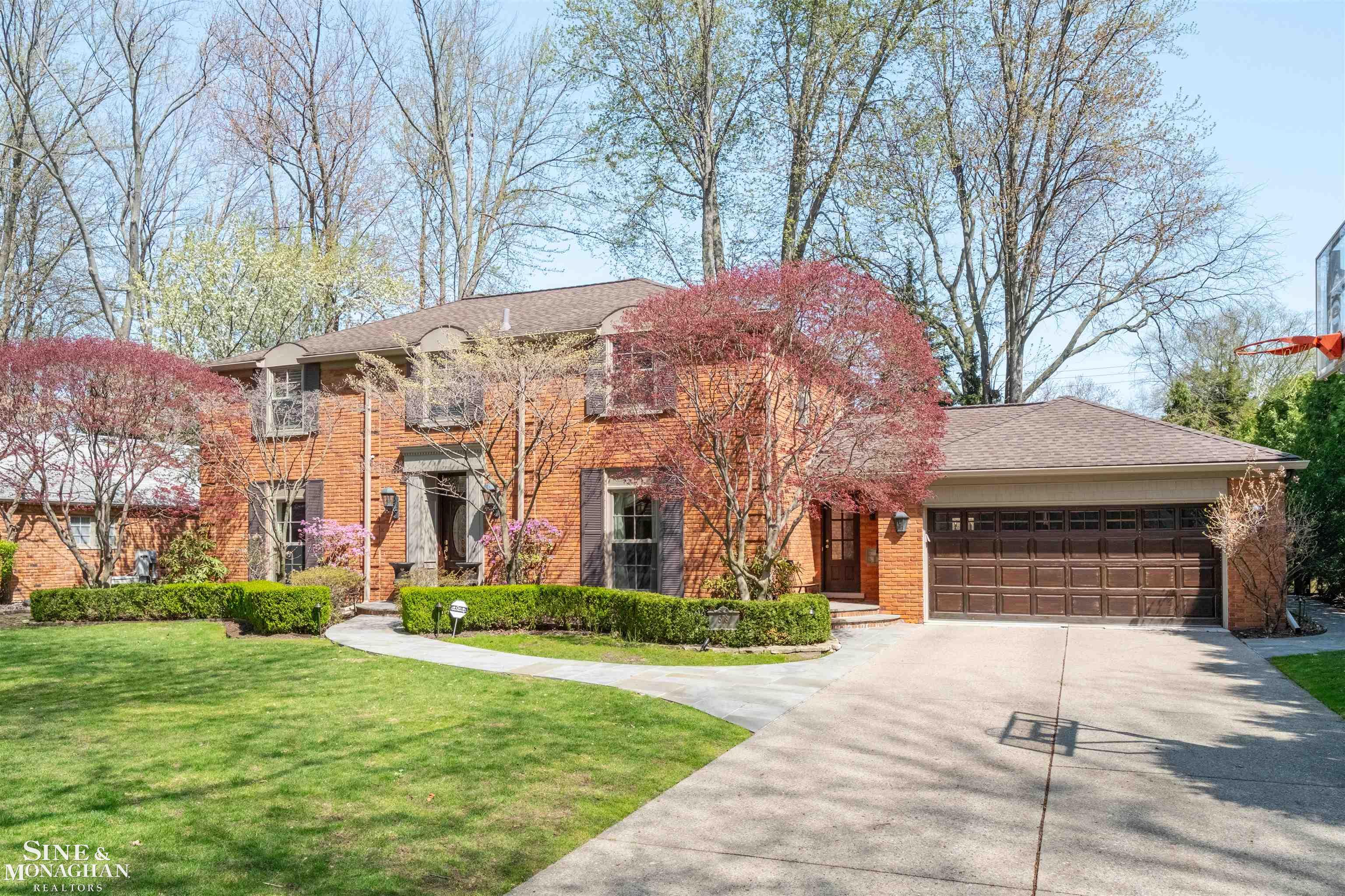 578 Heather Lane, Grosse Pointe Woods, MI, 48236