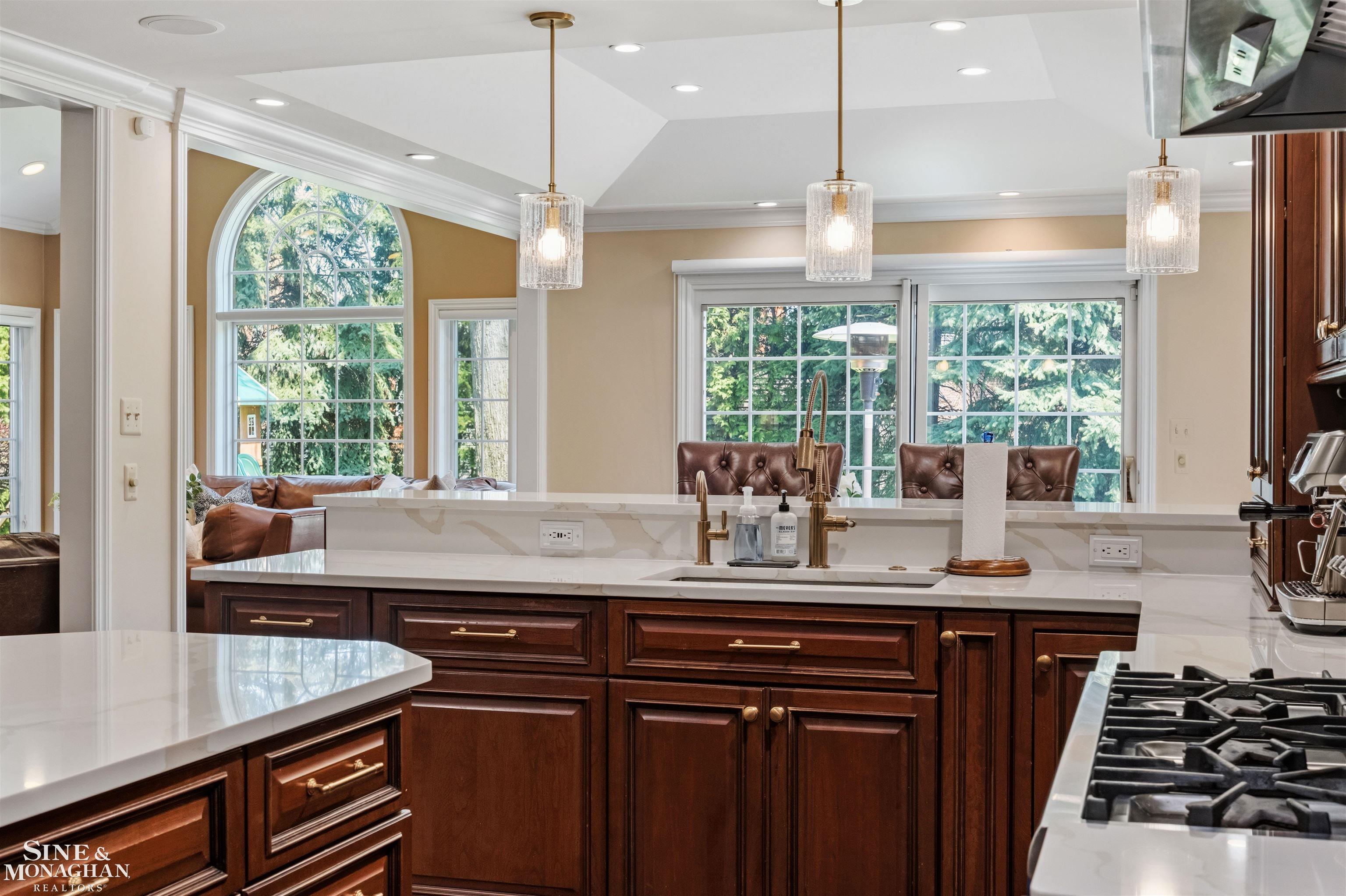 578 Heather Lane, Grosse Pointe Woods, MI, 48236