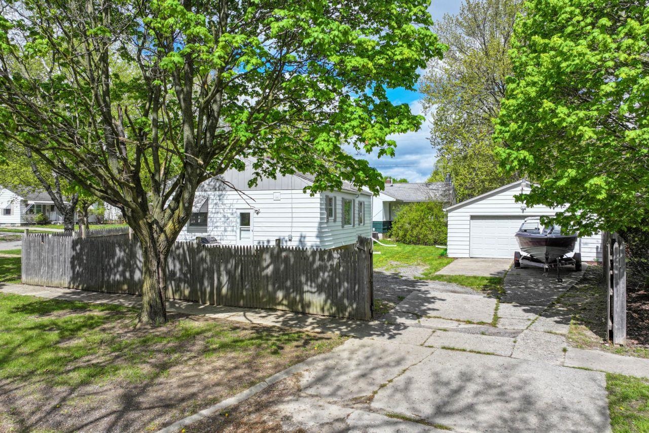 1802 Greenbrook Lane, Flint, MI, 48507