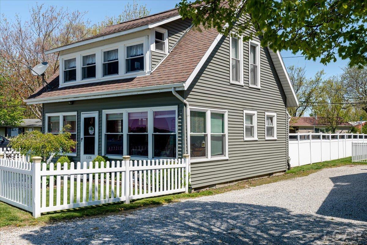 1398 Lakeshore Drive, Brooklyn, MI, 49230