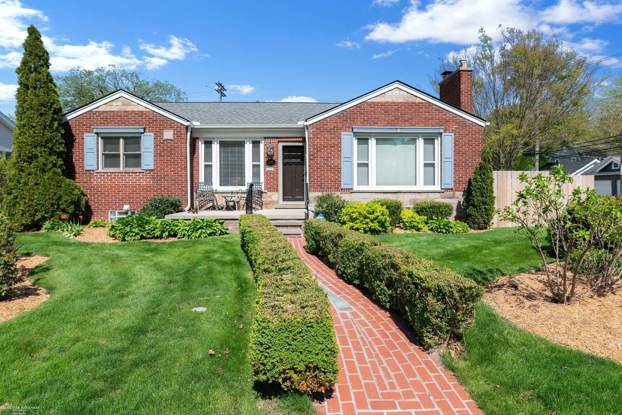 832 Loraine Street, Grosse Pointe, MI, 48230