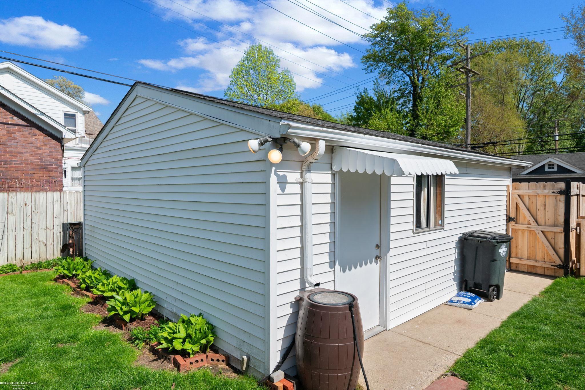832 Loraine Street, Grosse Pointe, MI, 48230
