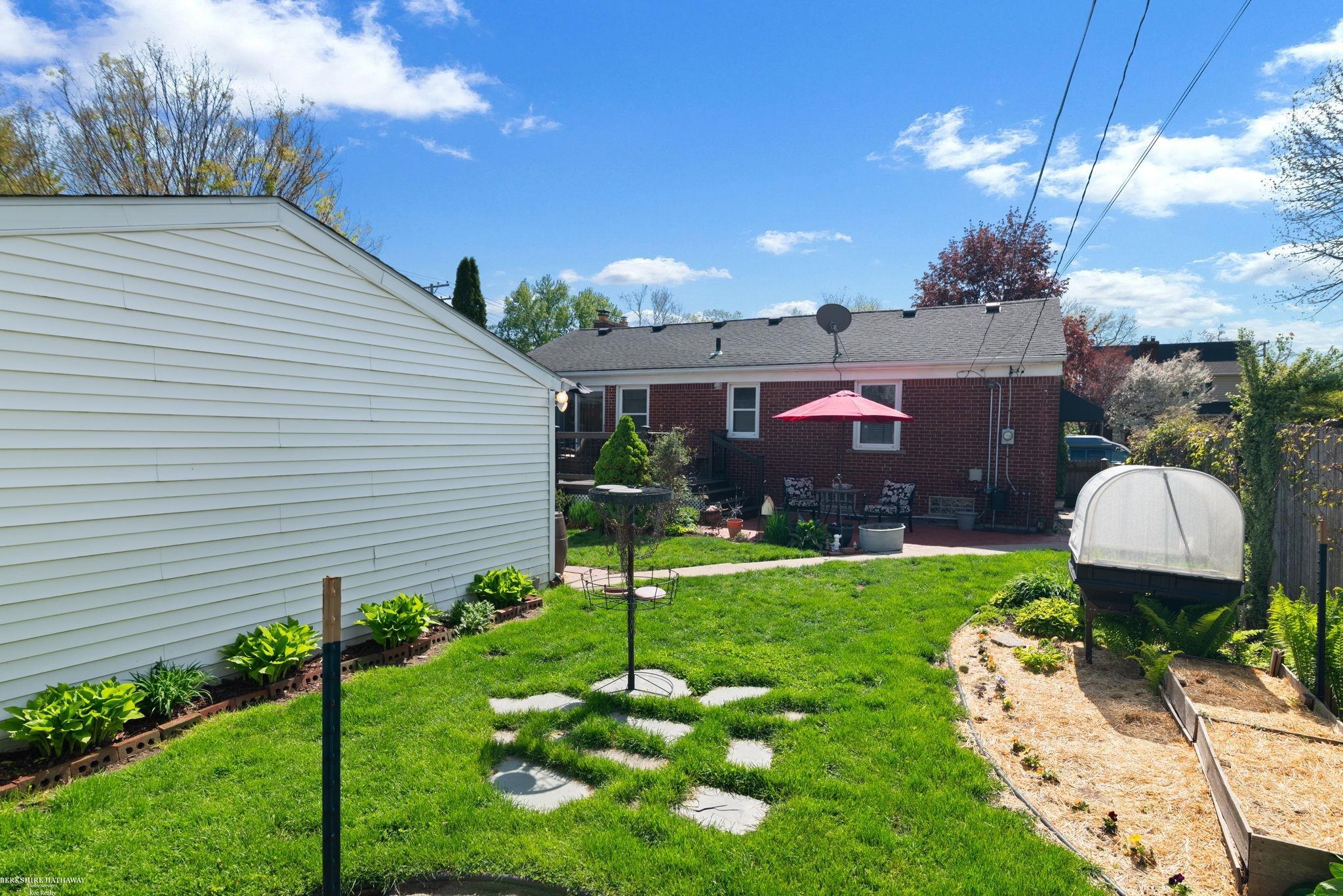 832 Loraine Street, Grosse Pointe, MI, 48230