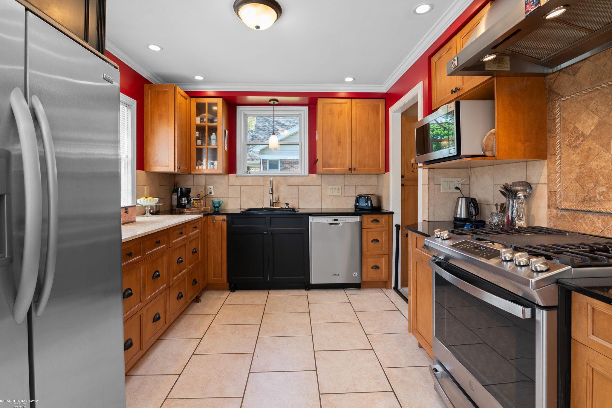 832 Loraine Street, Grosse Pointe, MI, 48230