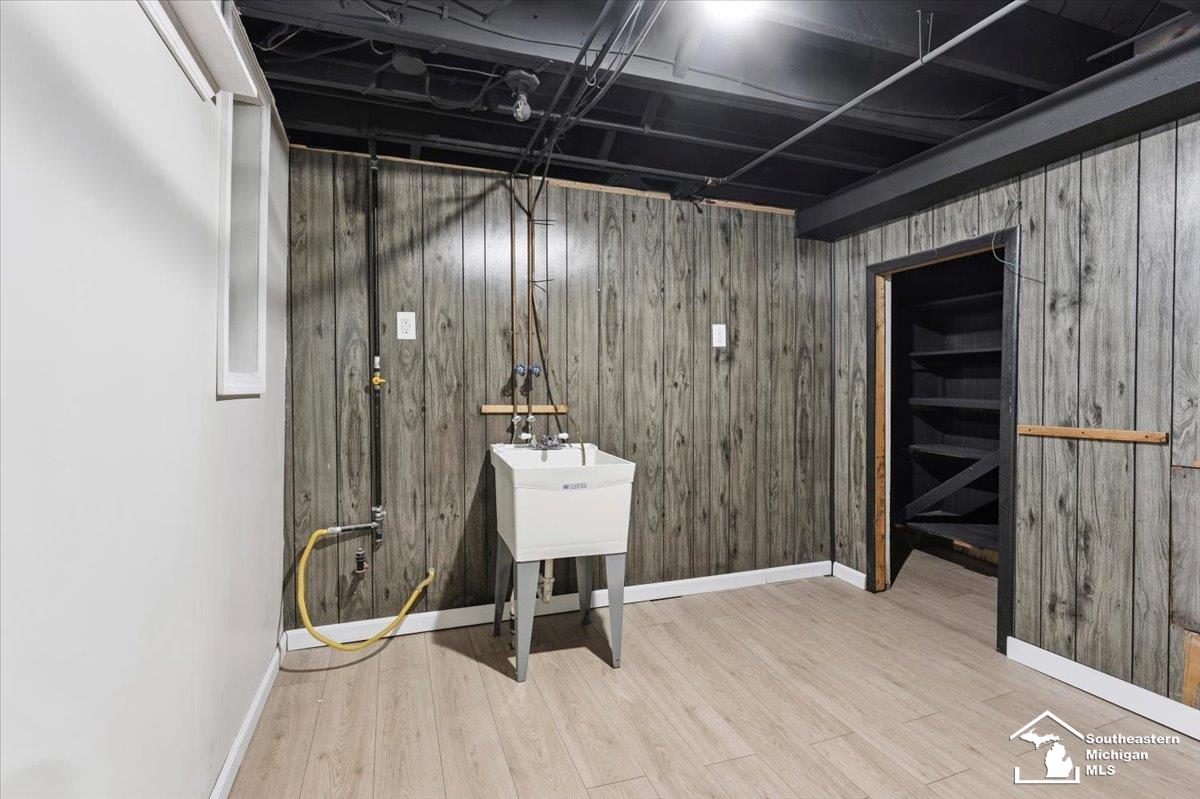 6810 Robinson Street, Allen Park, MI, 48101