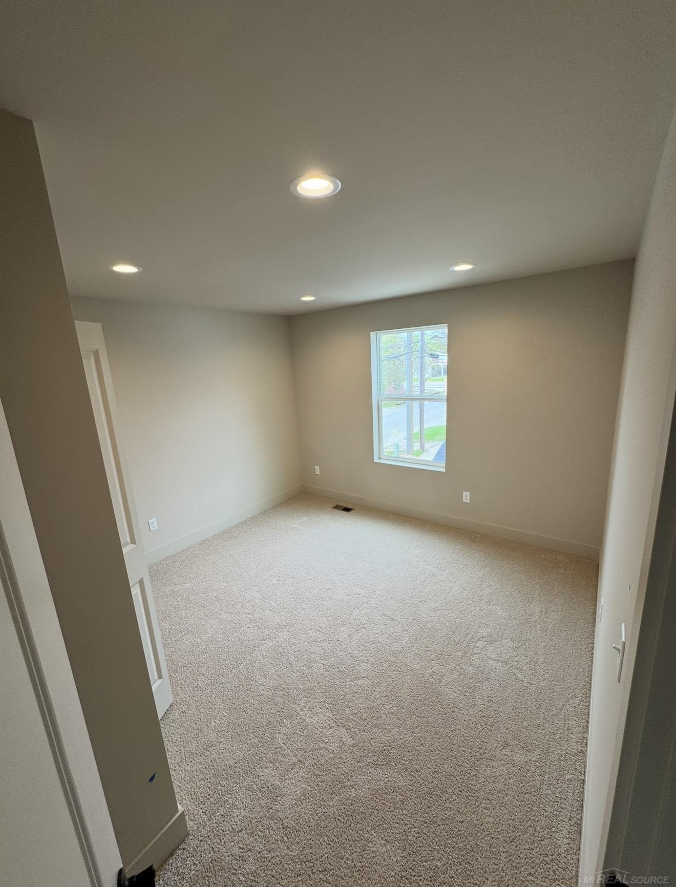 27305 Groveland Street, Madison Heights, MI, 48071
