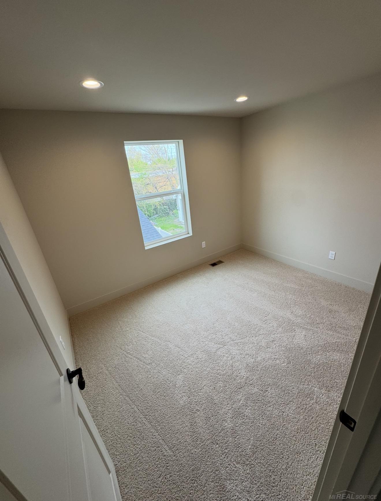 27305 Groveland Street, Madison Heights, MI, 48071