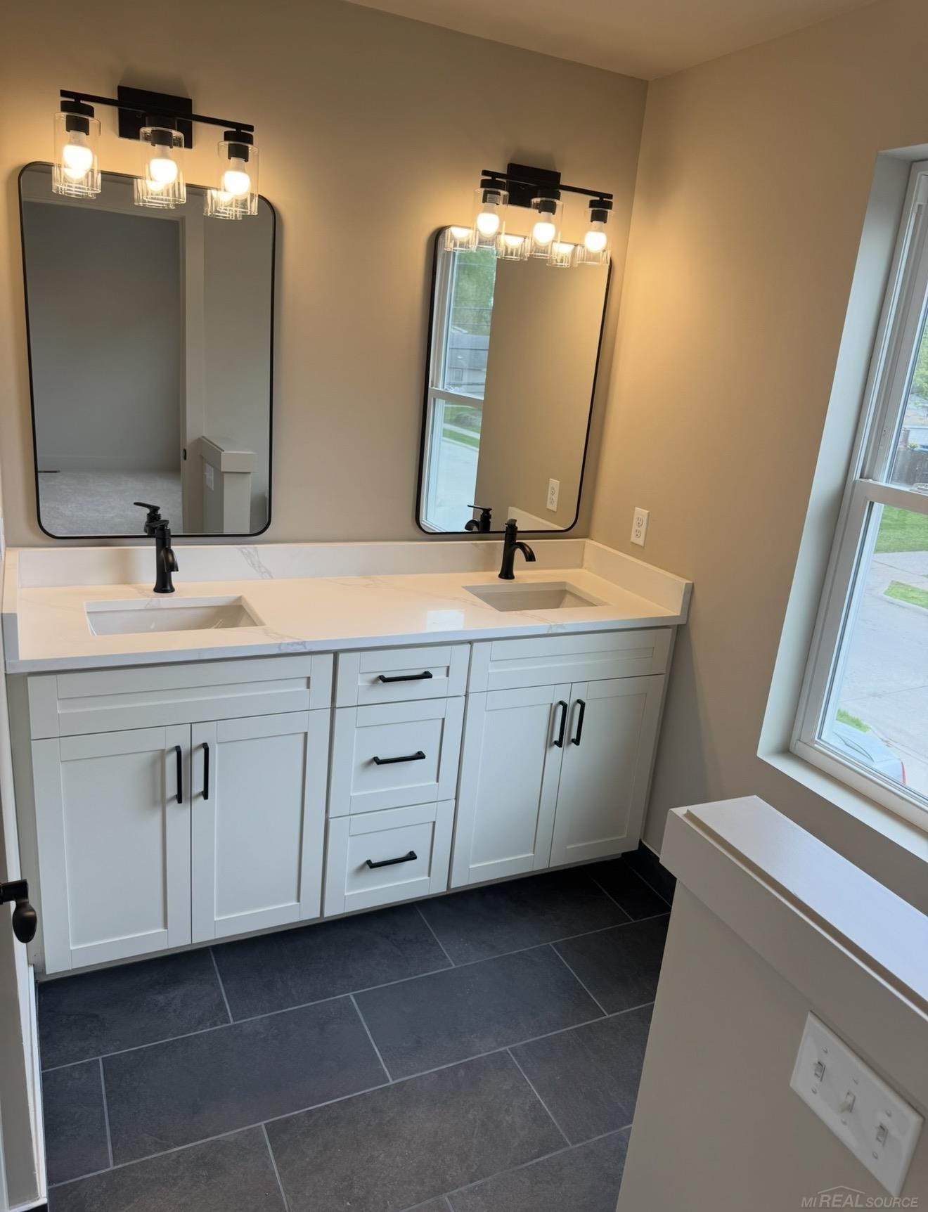 27305 Groveland Street, Madison Heights, MI, 48071