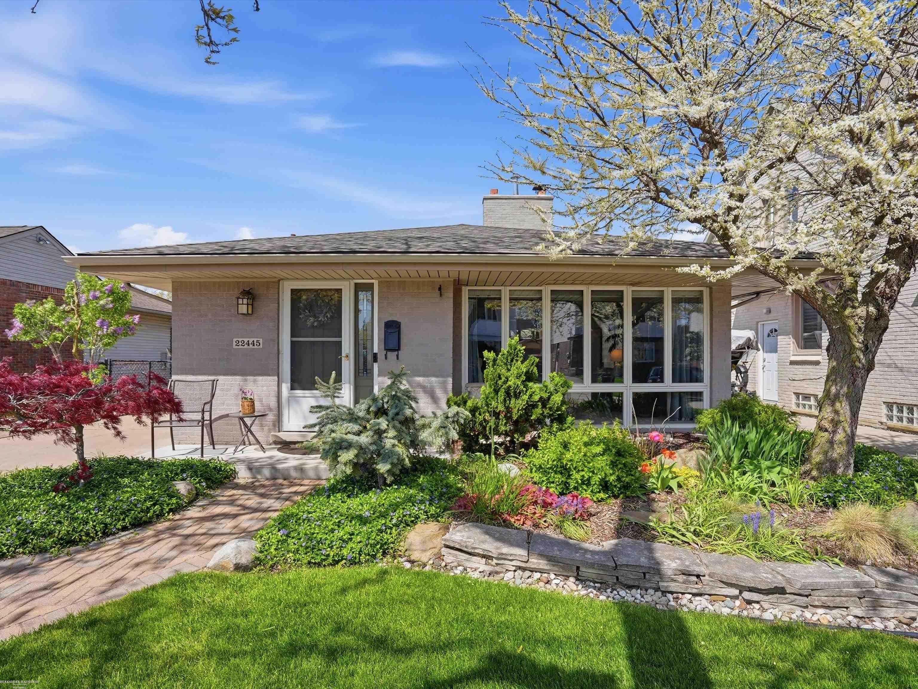 22445 Lange Street, Saint Clair Shores, MI, 48080