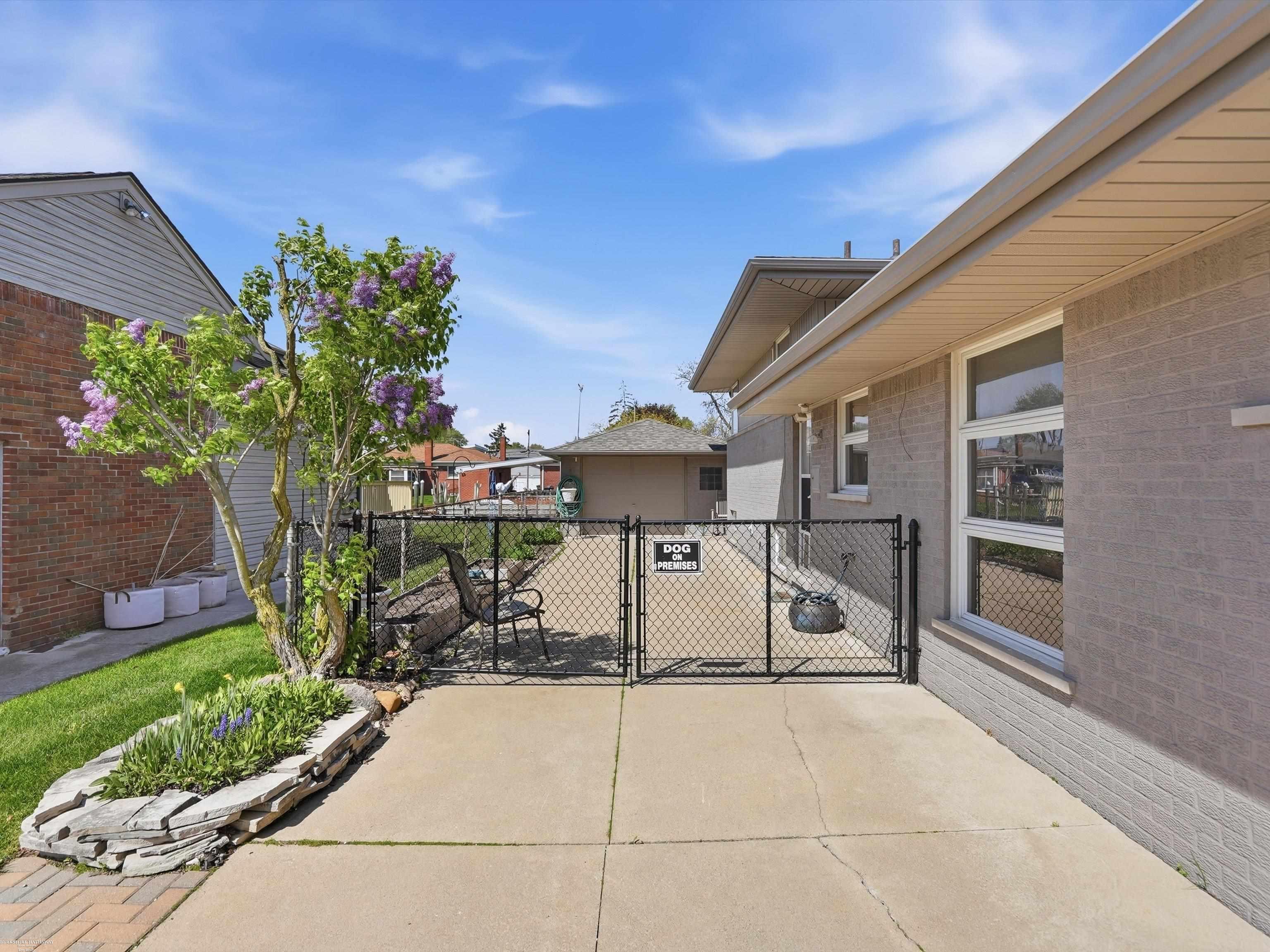 22445 Lange Street, Saint Clair Shores, MI, 48080